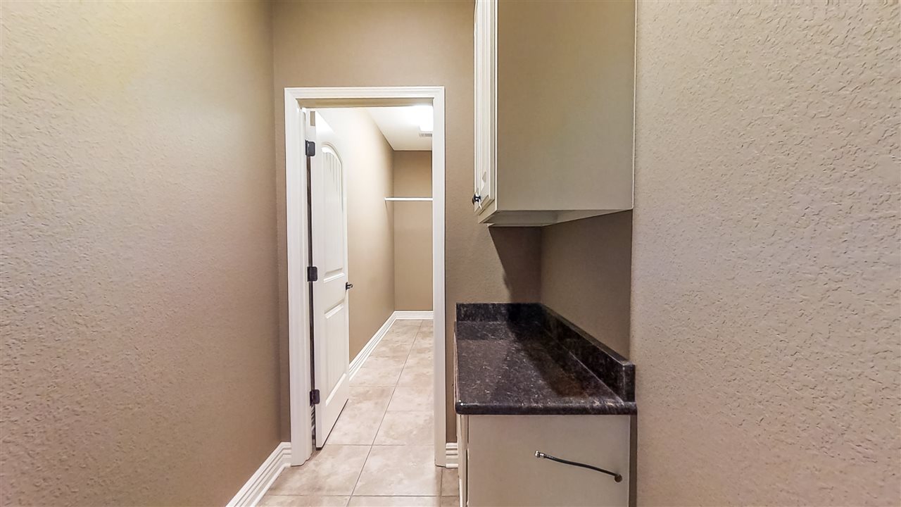 NORTH HILLS ESTATES - Residential