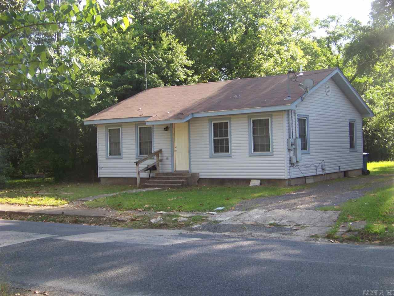 This one won't last. Close to town and shopping, new carpet with washer and dryer and large lot! Make an appointment today before this one is sold!