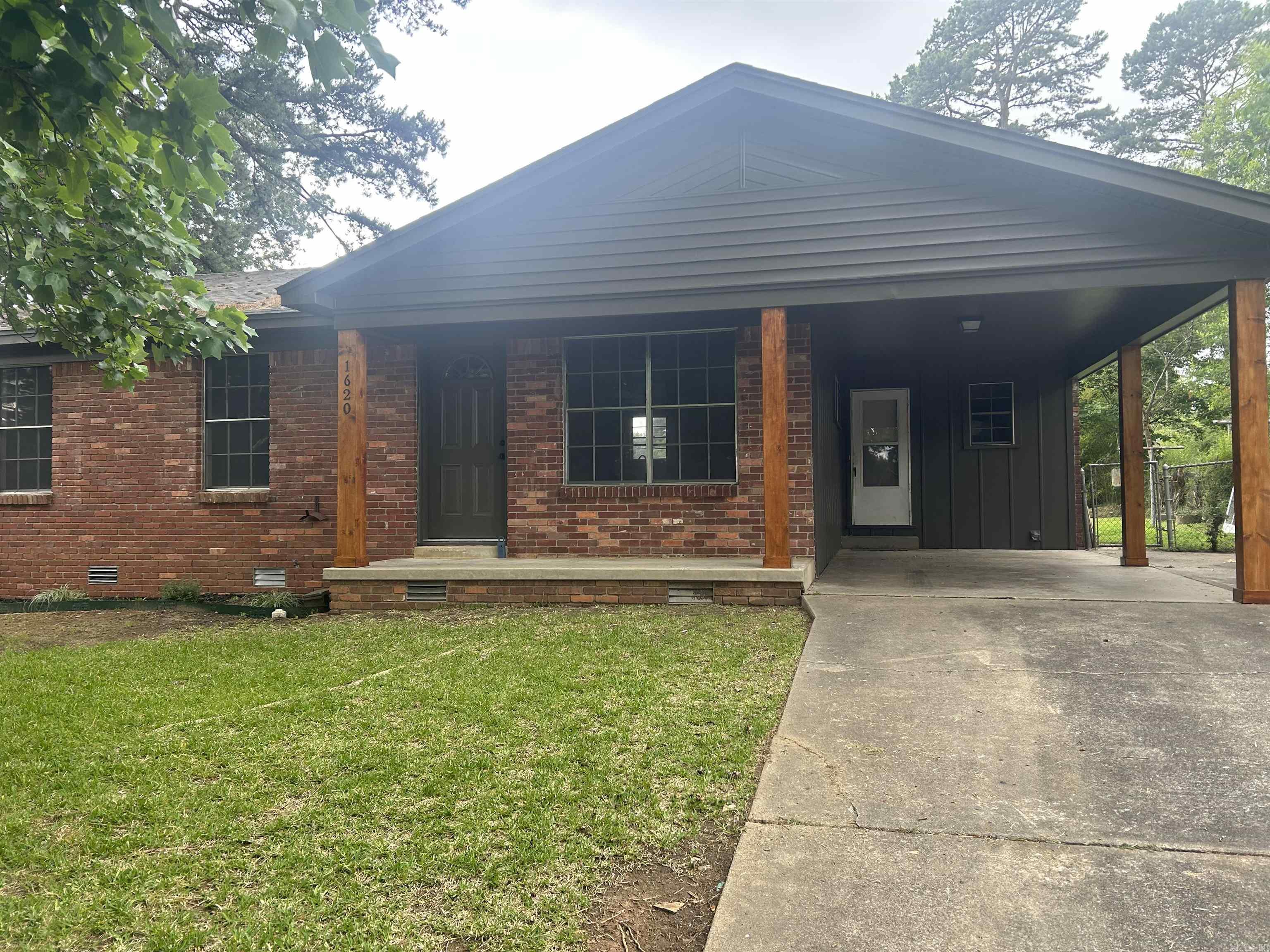 Welcome home to this Beautifully Newly renovated  3BR/2BA gem that sits in the heart of the city. Perfectly located just minutes from major medical centers, great restaurants and lots of shopping. Whether you are a first-time homebuyer or downsizing this move-in ready home is a must see. This lovely property wont last long.  Schedule your showing today.