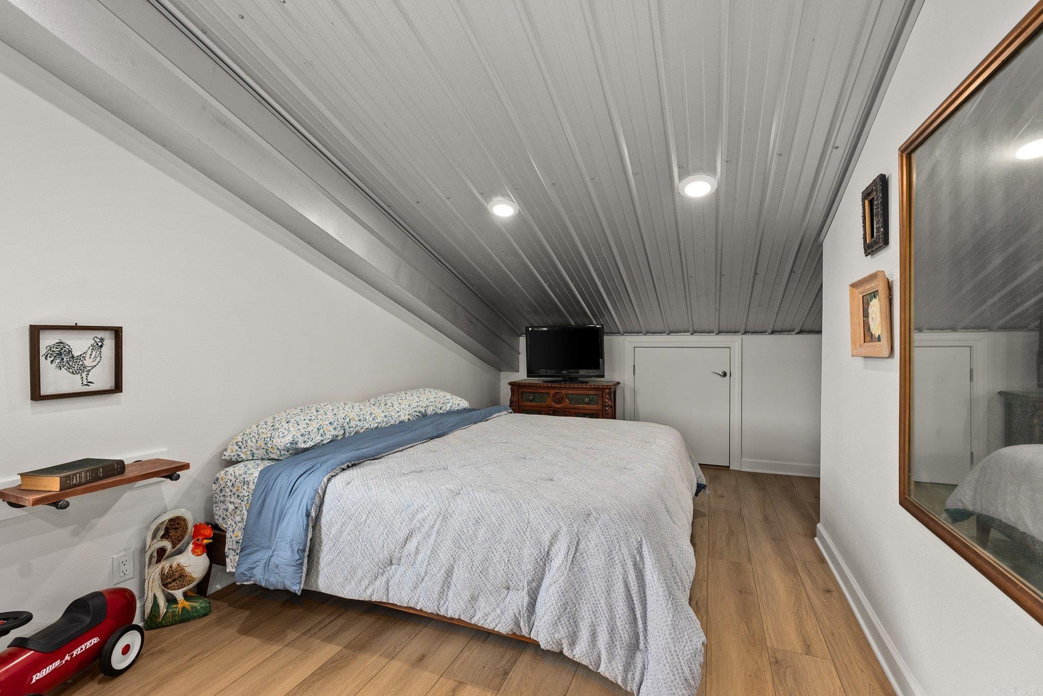 LONSDALE - CITY - Residential