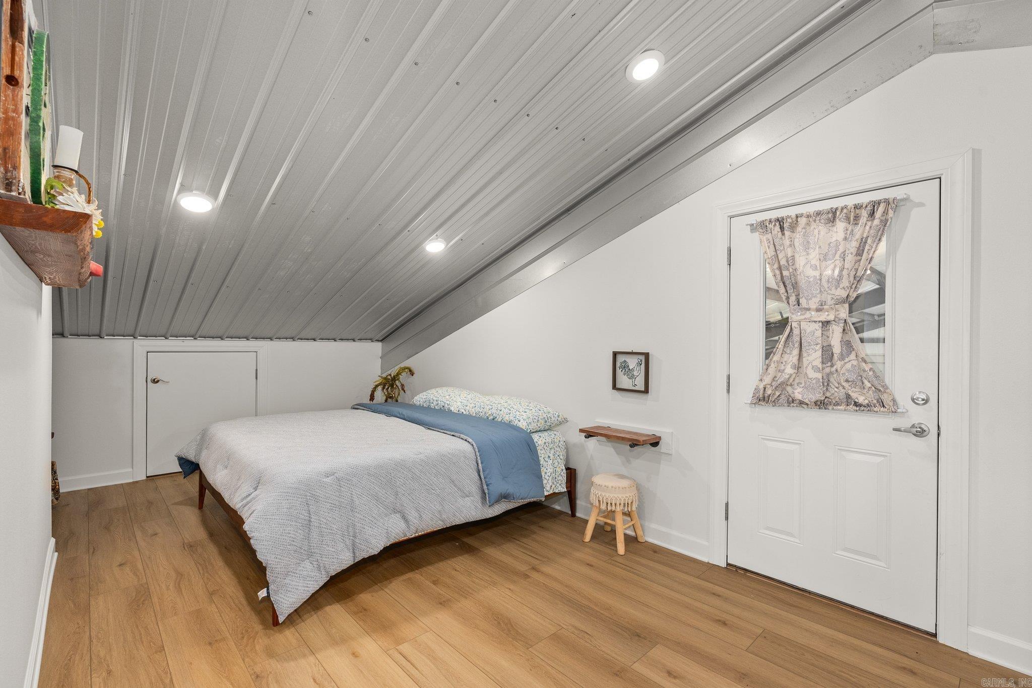 LONSDALE - CITY - Residential
