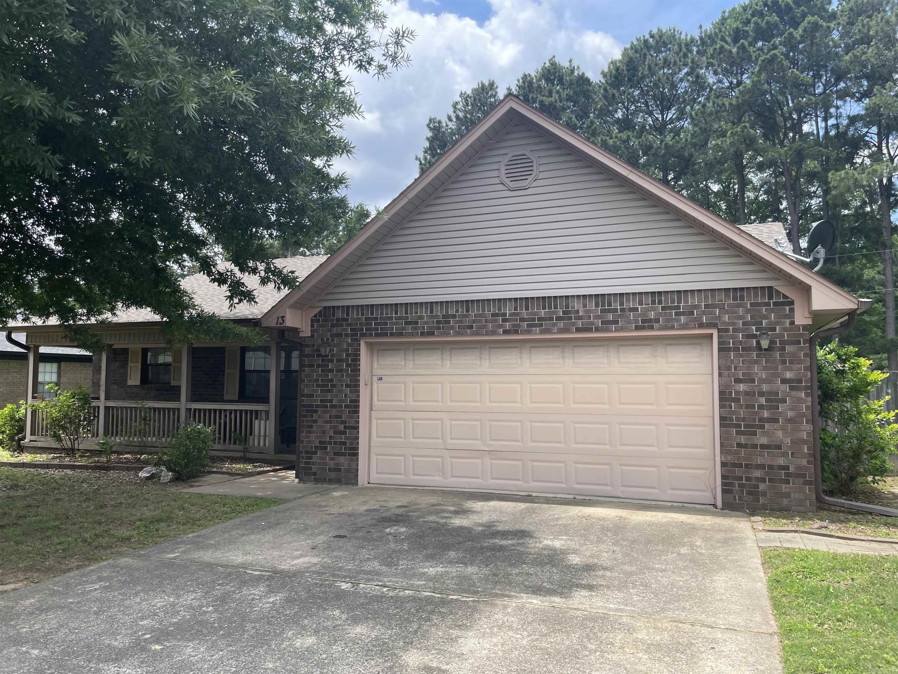 Charming 3 bedroom 2 bathroom home located in the City of Conway with an enclosed sunroom perfect for relaxing or entertaining year round. The property features a fenced backyard ideal for children, pets & outdoor gatherings. Recent updates include a new roof & water heater installed in 2023, all appliances convey. This home is conveniently located close to shopping, dining, schools, and city amenities. Don't miss this well built and maintained house with great indoor and outdoor appeal and living space!