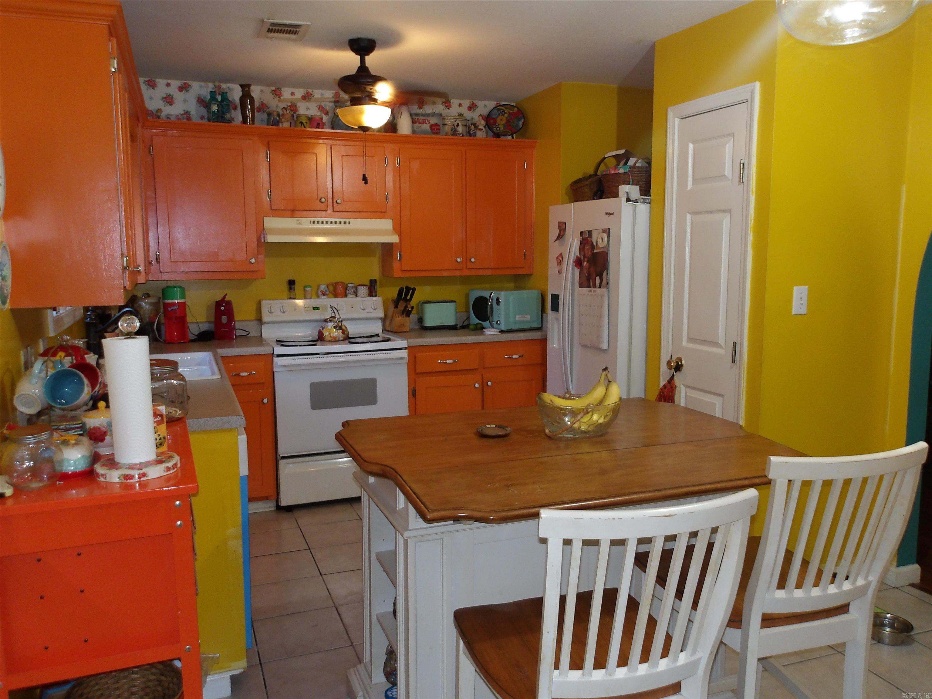 WALNUT CORNER - Residential