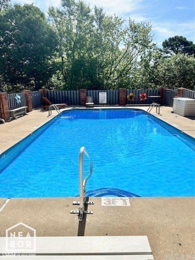 CAMBRIDGE COURT - Residential