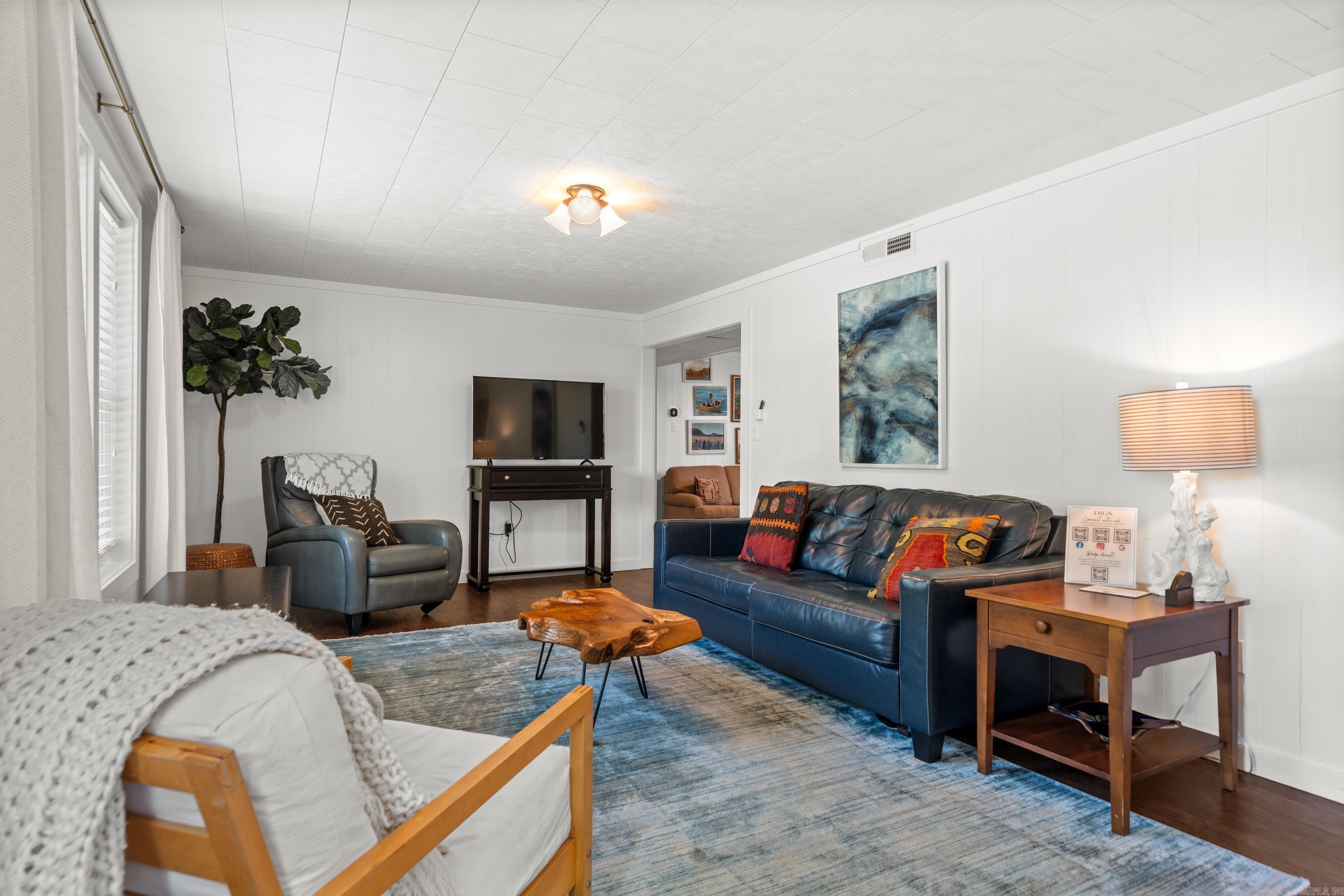 LAKE VIEW - Residential