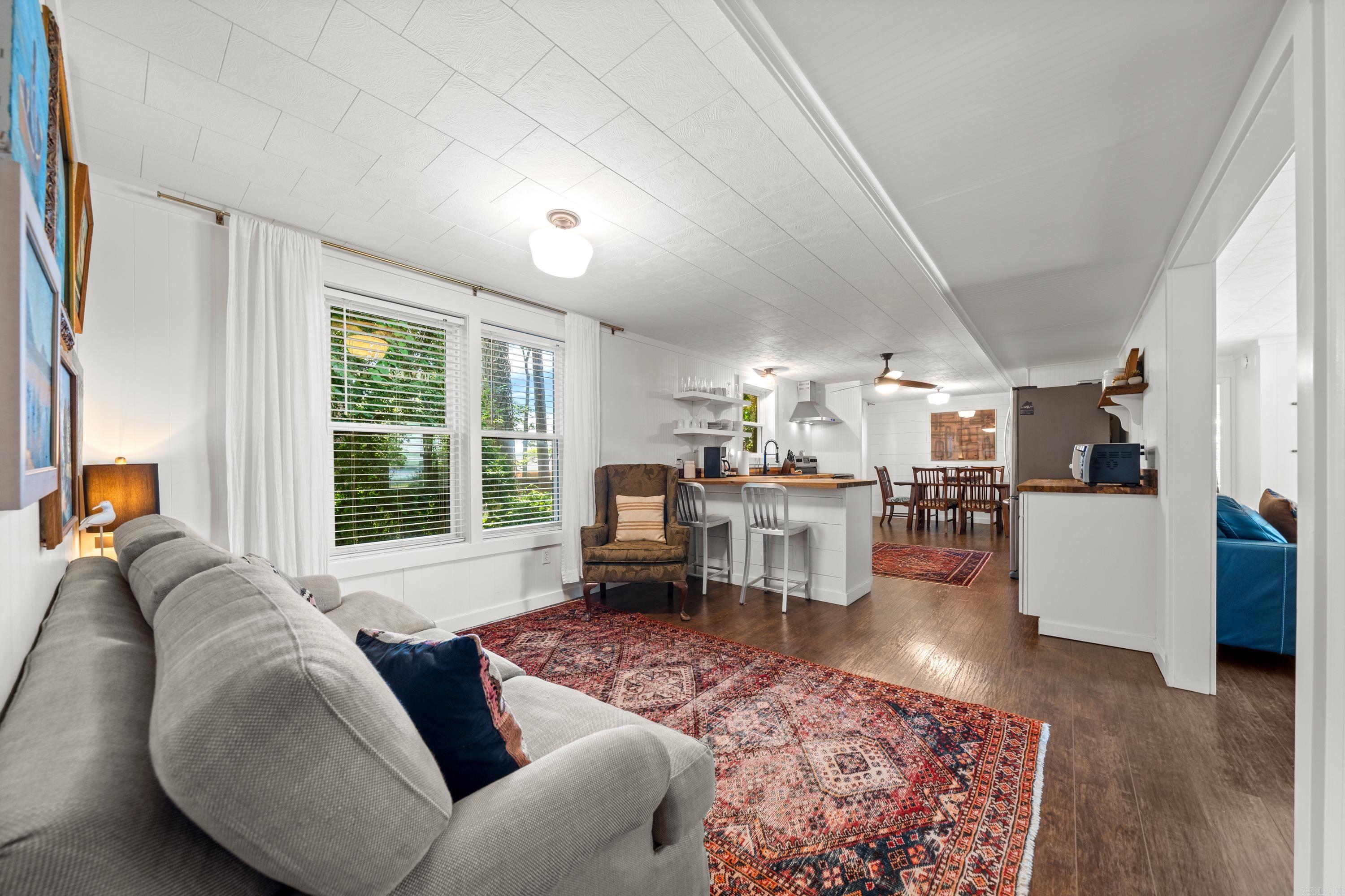 LAKE VIEW - Residential