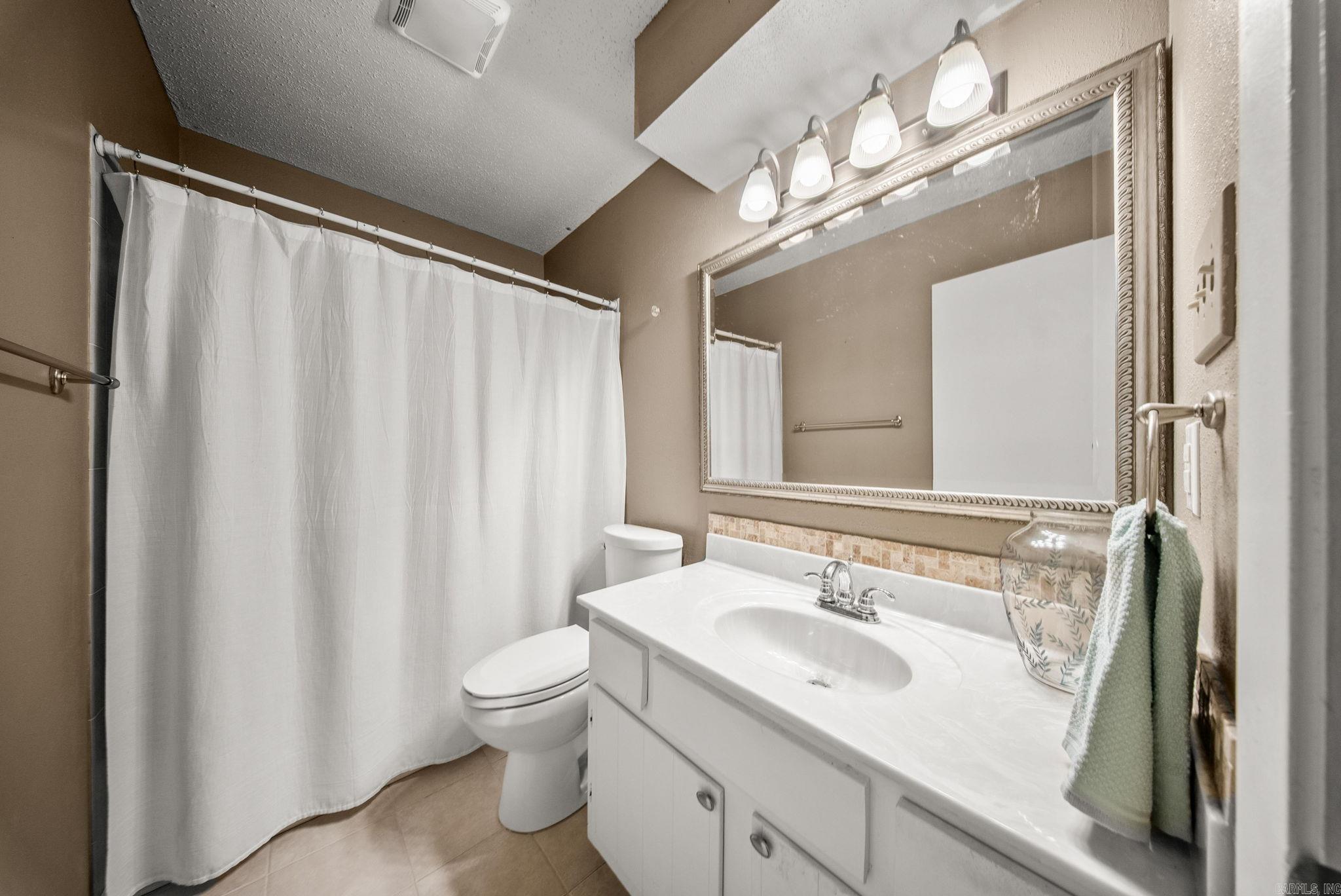 FOREST HILL COND - Residential