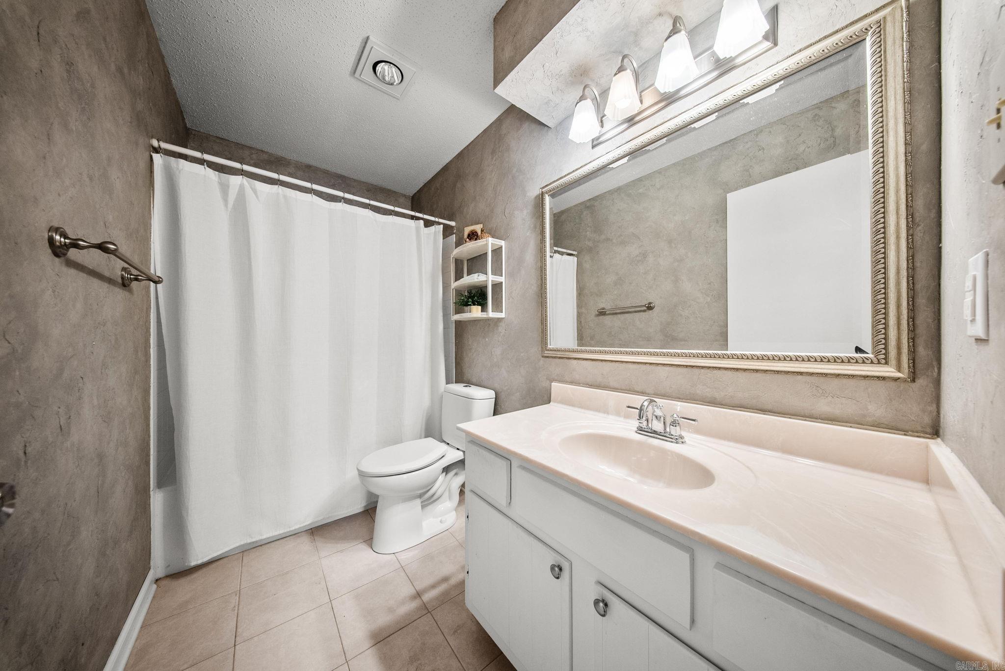 FOREST HILL COND - Residential