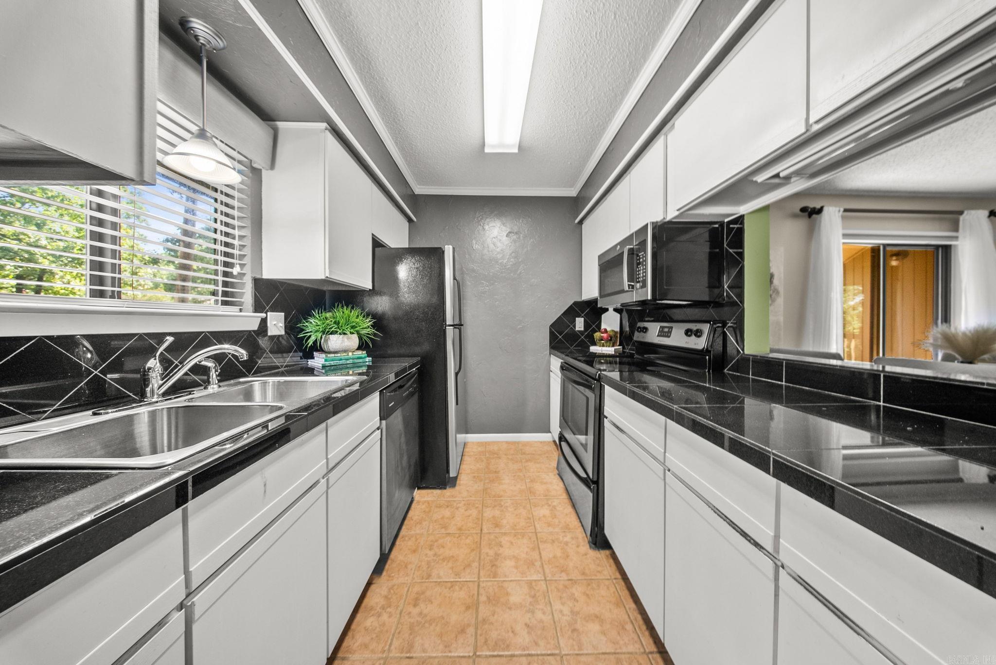 FOREST HILL COND - Residential