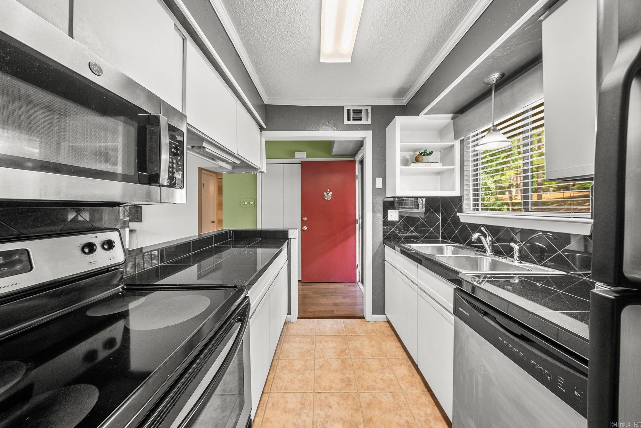 FOREST HILL COND - Residential