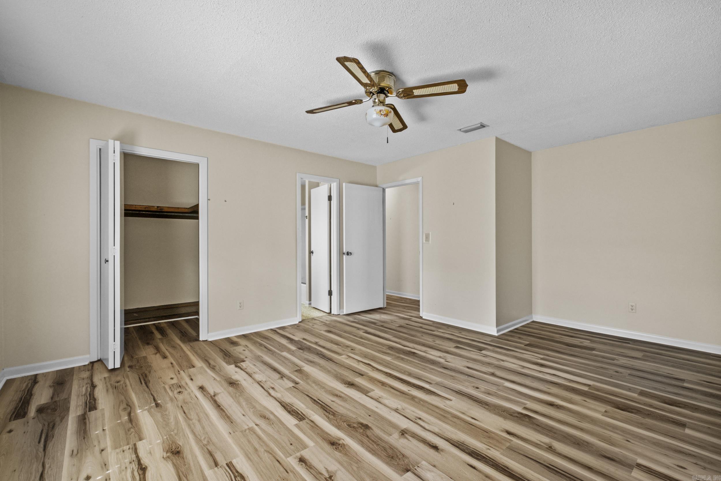 OAKWOOD MANOR - Residential