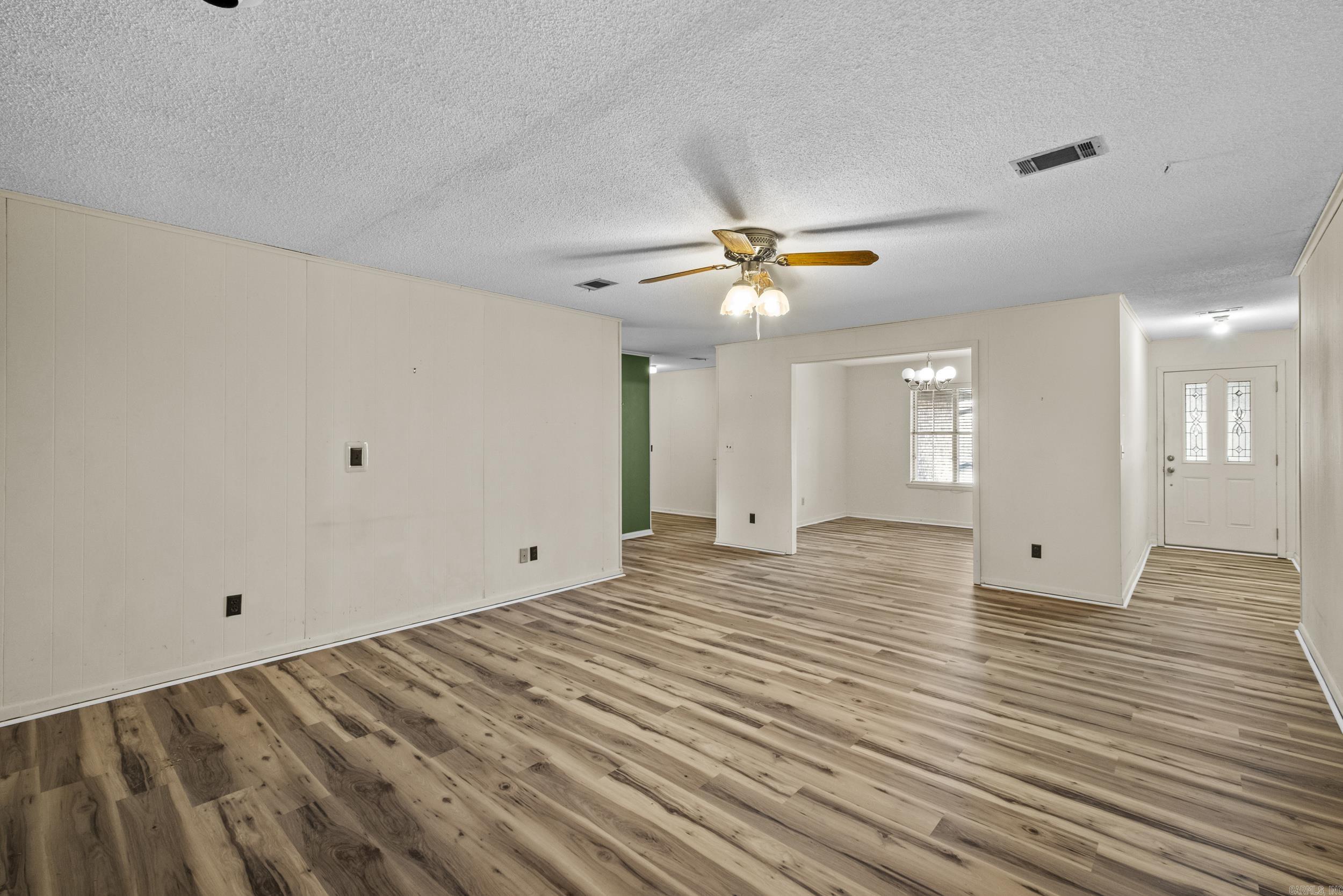 OAKWOOD MANOR - Residential