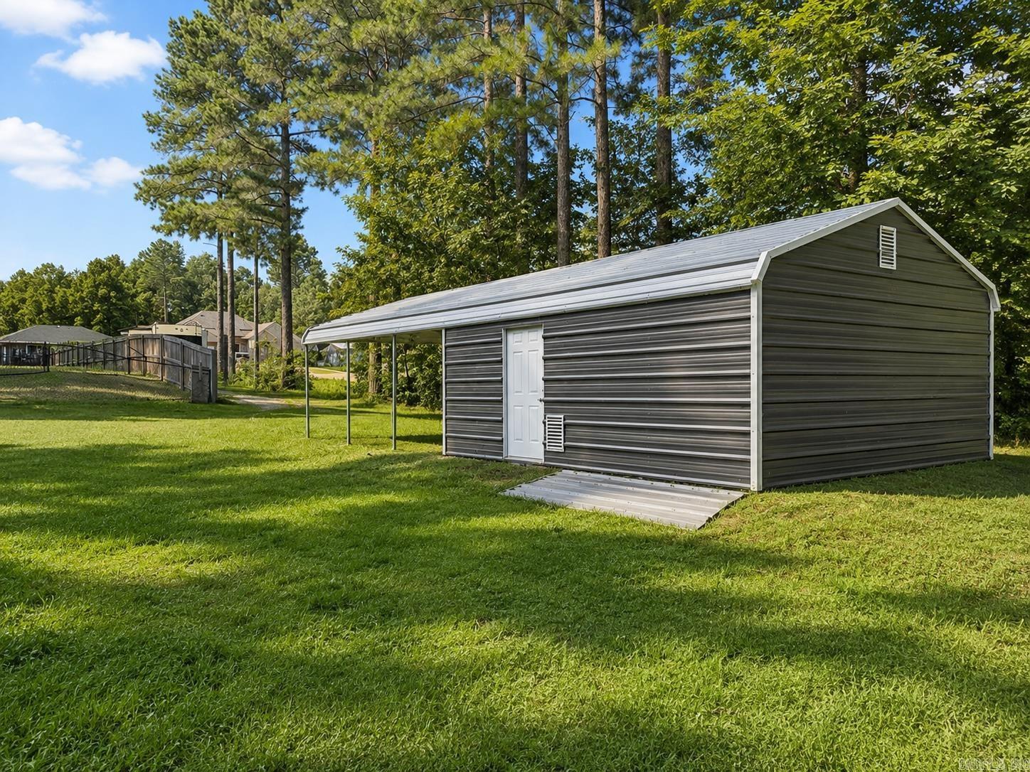 PINEWOOD ESTATES - Residential