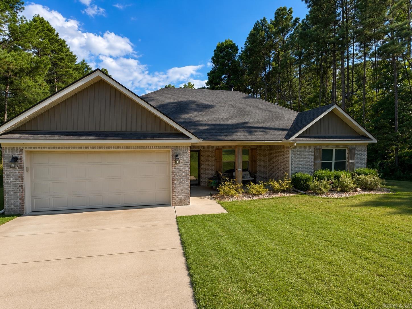 PINEWOOD ESTATES - Residential