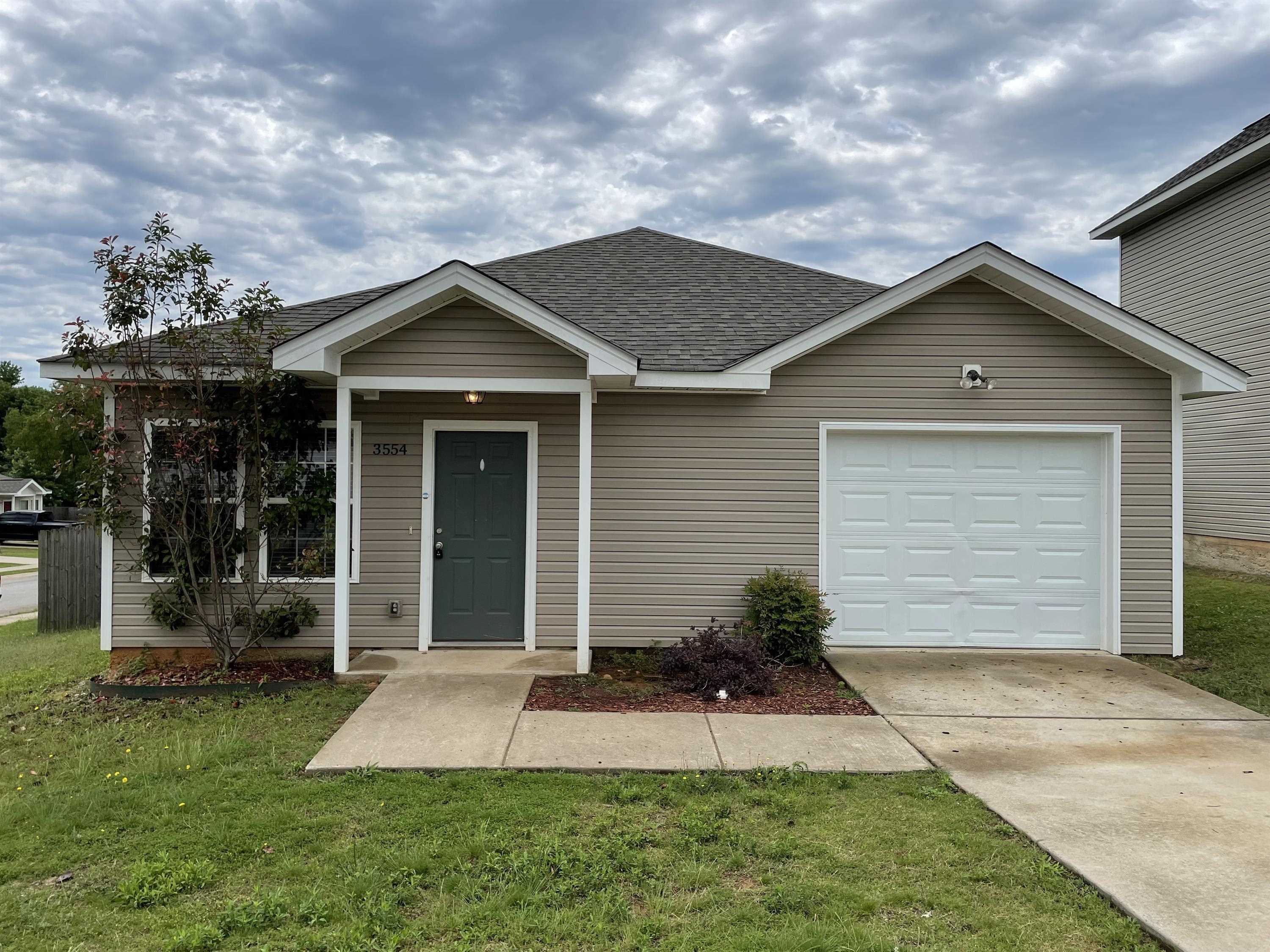 3 Bed, 2 Bath, Fully fenced in back yard