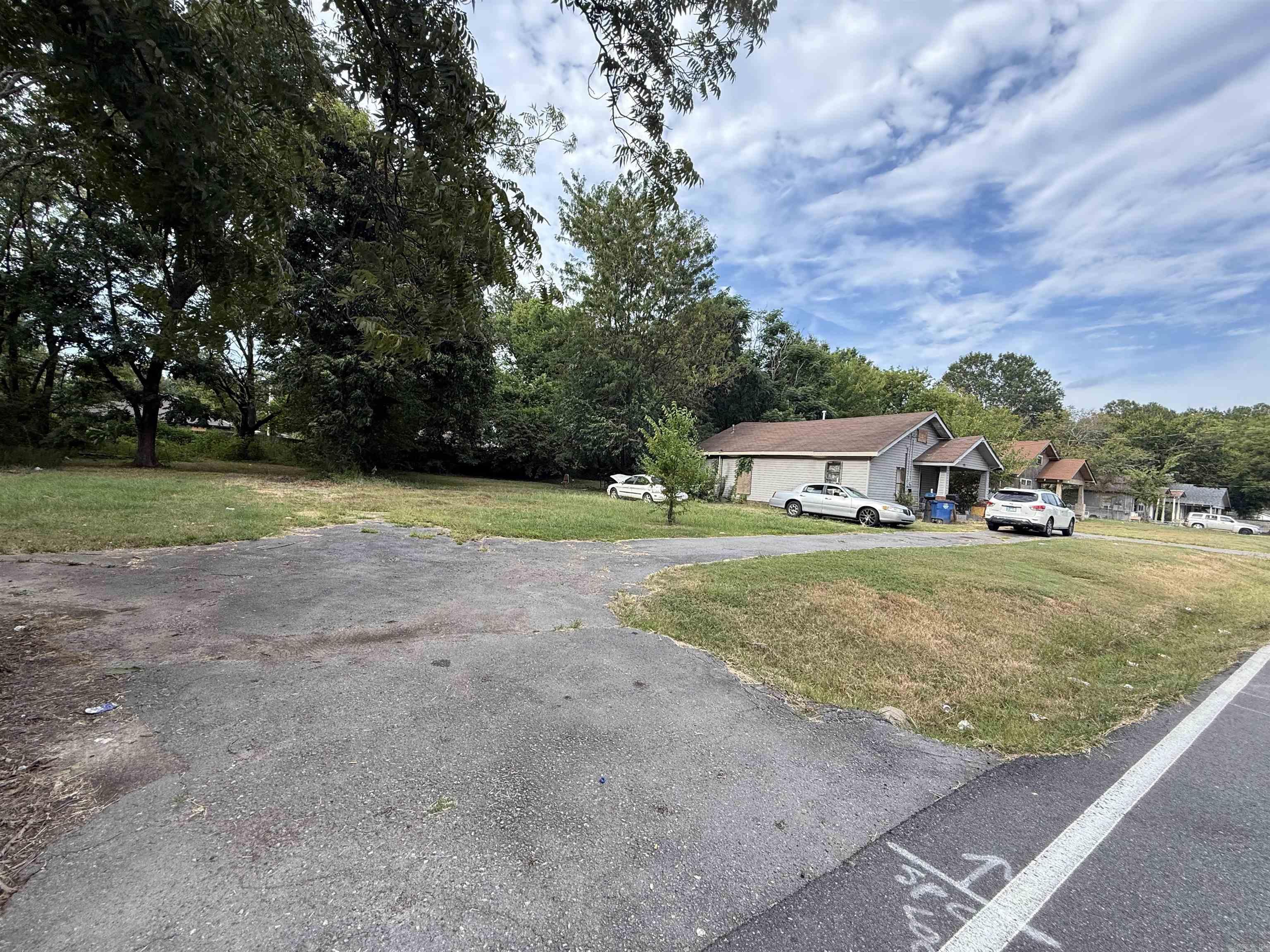 Investors & developers—this one’s calling your name! This package includes a 2-bedroom, 1-bathroom home at 617 W. 22nd St. ready for a full renovation or tear-down plus three vacant lots right next door. House is tenant occupied DO NOT DISTURB TENANTS PLEASE. Prime location just steps from North Little Rock High School and minutes to downtown.