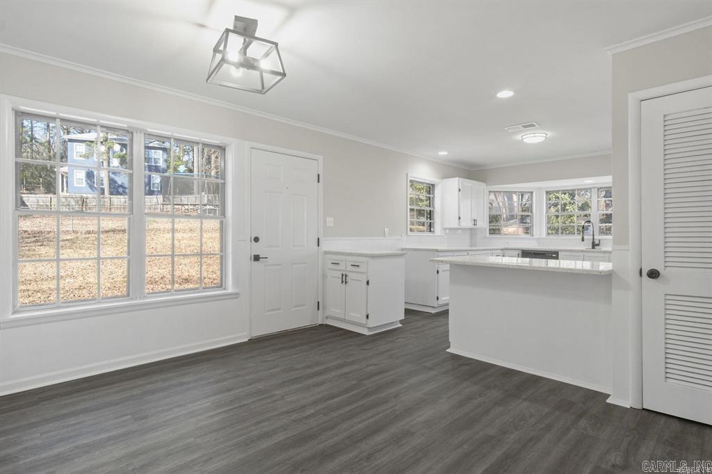 Beautiful Lakeview - Residential Lease
