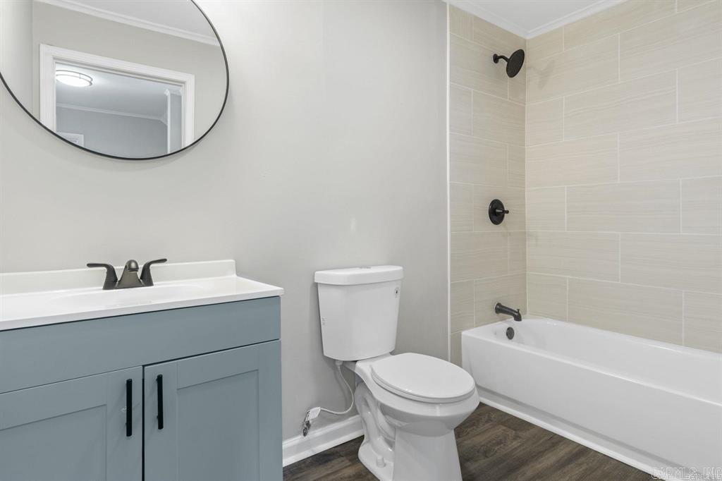 Beautiful Lakeview - Residential Lease