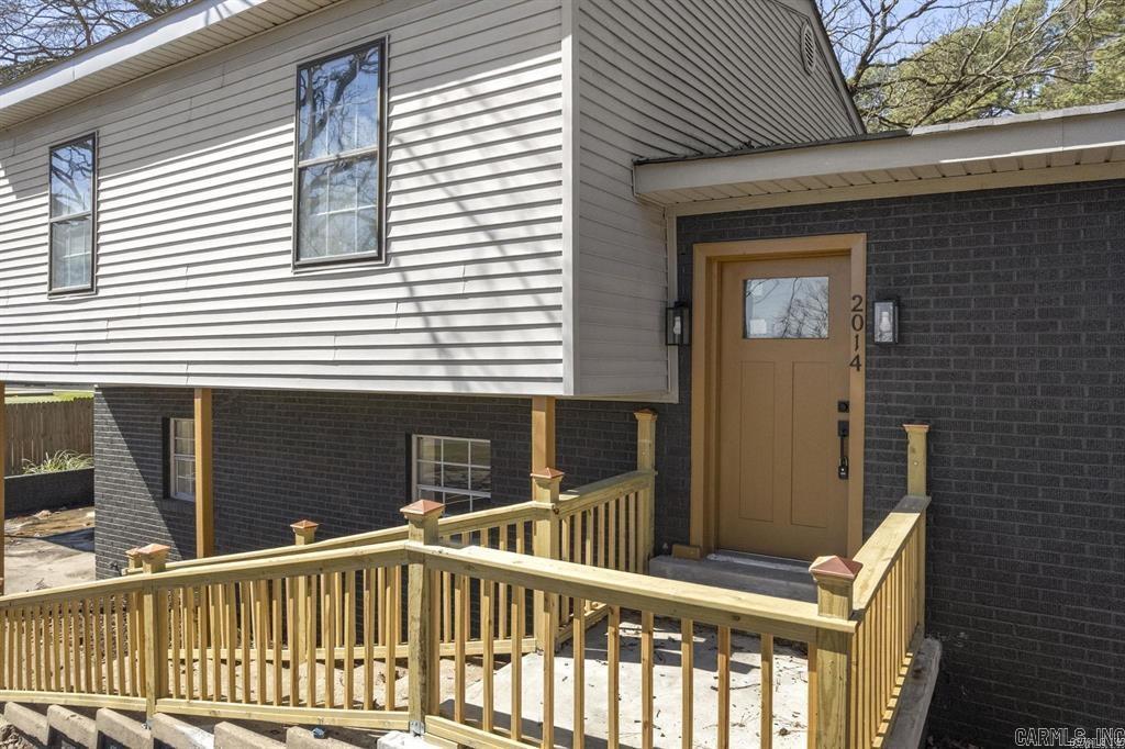 Beautiful Lakeview - Residential Lease