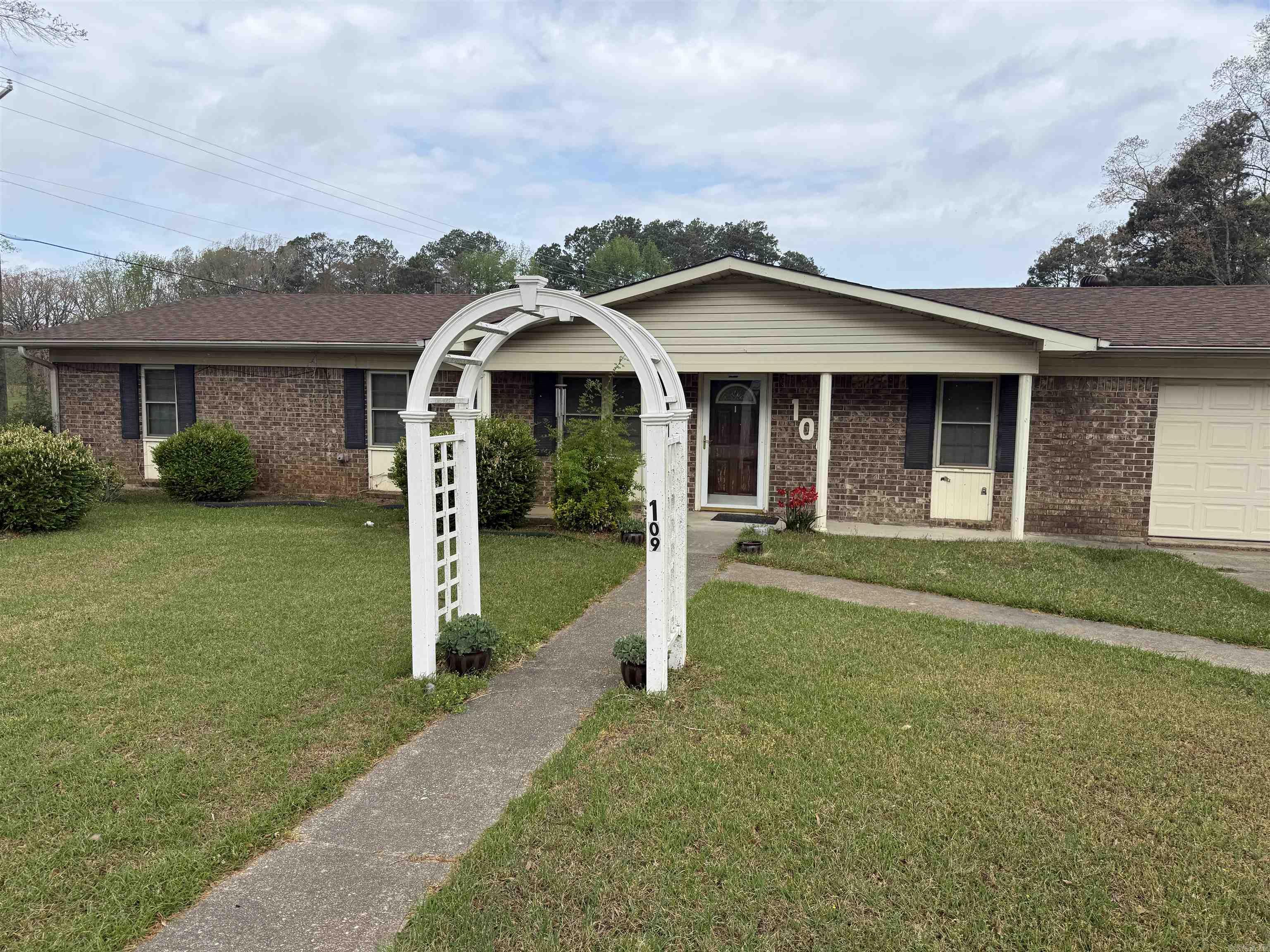 CIRCLE ACRES - Residential