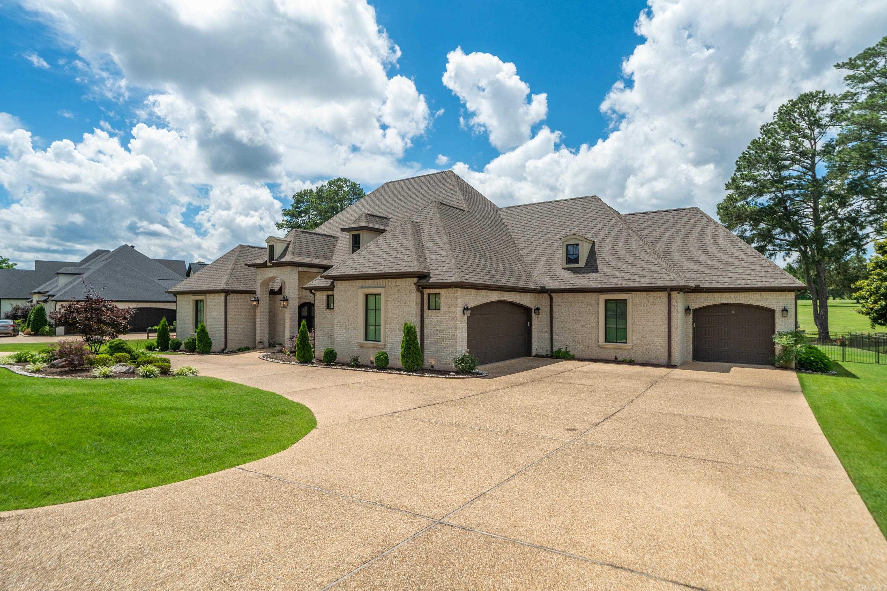 ARLINGTON PARK - Residential