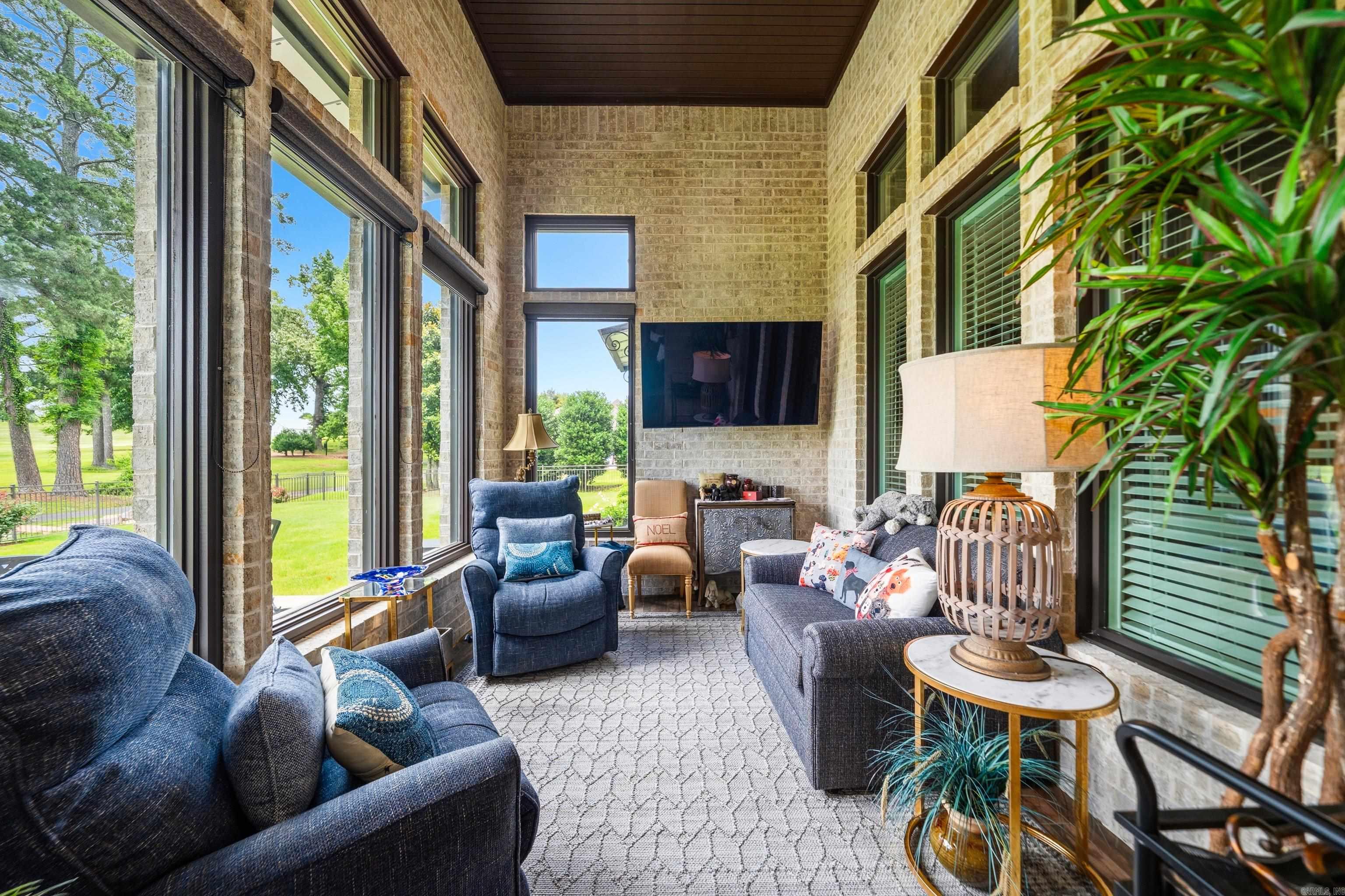ARLINGTON PARK - Residential