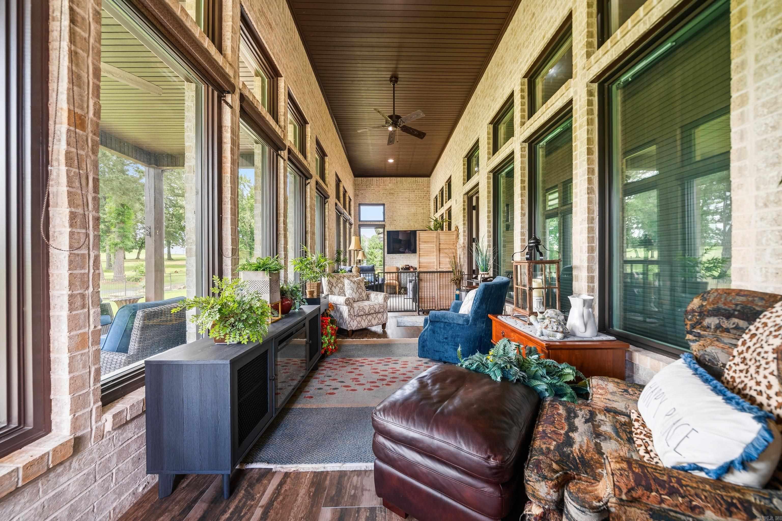 ARLINGTON PARK - Residential