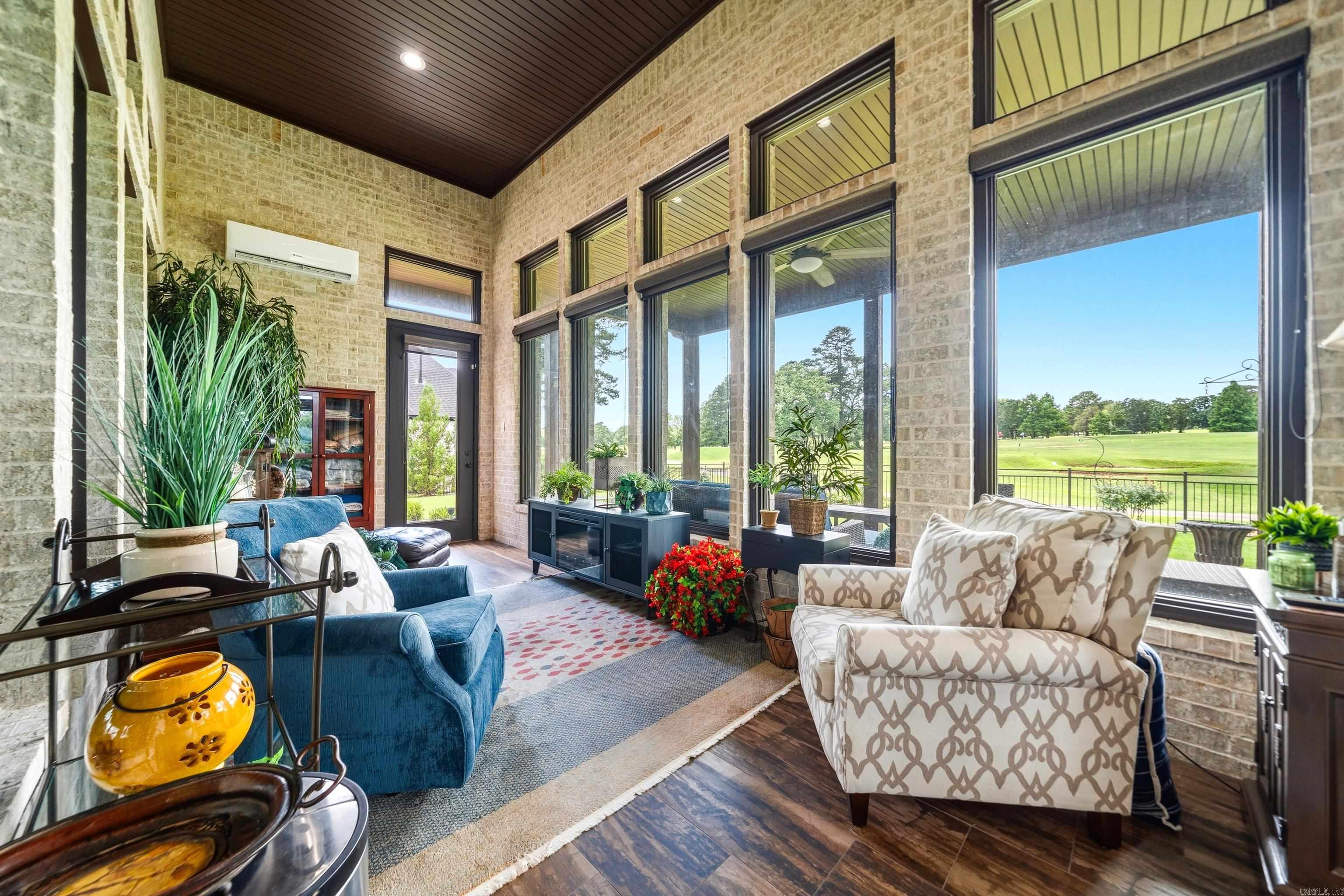 ARLINGTON PARK - Residential