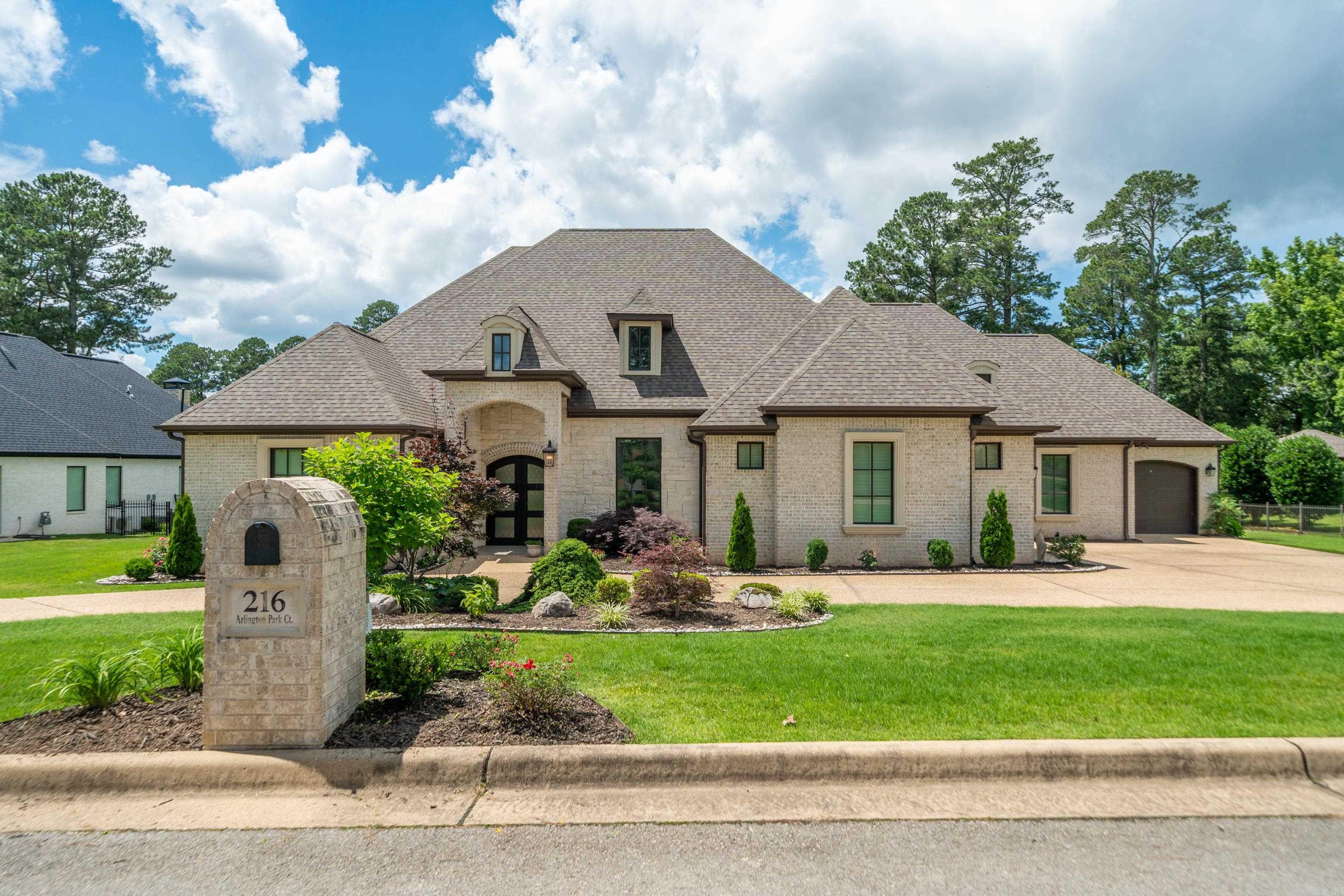 ARLINGTON PARK - Residential