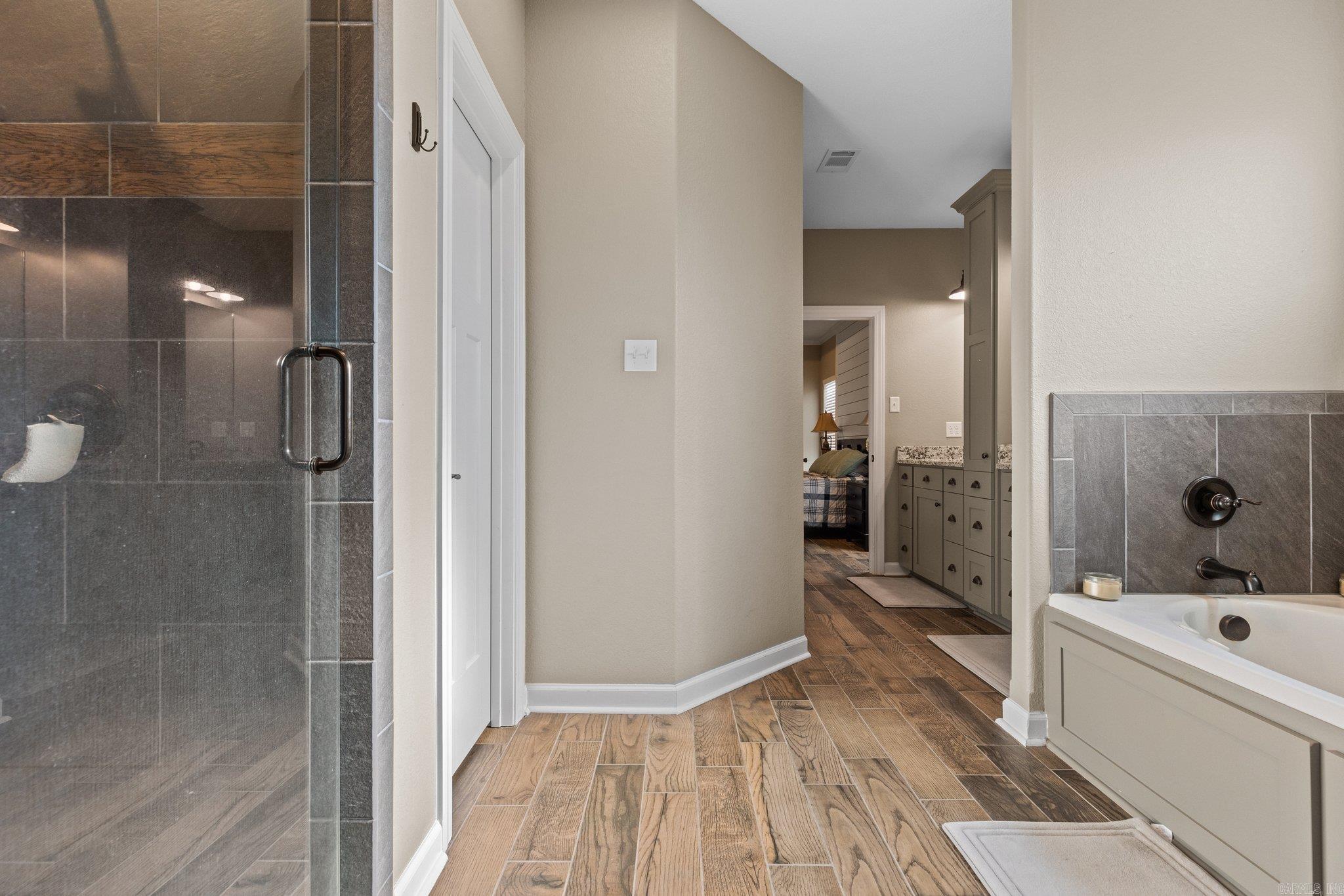 OAK TREE RIDGE SUB - Residential
