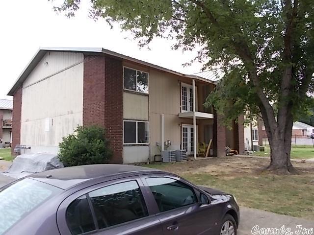 Over 40 units, 7 buildings, sitting on 2.98 acres.  6 buildings of apartments and 1 building for laundry and storage.