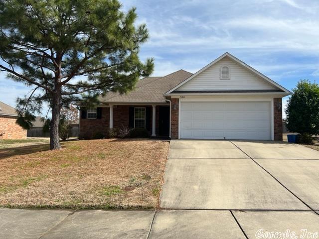 GREAT HOUSE IN CHESTNUT MEADOWS SUBDIVISION. 3 BEDROOM 2 BATHROOM. MASTER IS SEPERATE FROM GUEST ROOMS