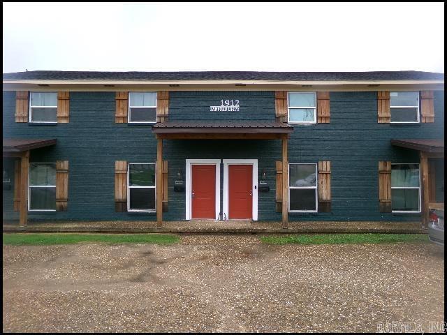 *LITTLE ROCK* UPDATED ALL ELECTRIC UNIT IN SANFORD SUBDIVISION!! This 2 Bedroom And 1.5 Bath Home Features 1100 Sqft! Refrigerator, Stove, And Dishwasher In Kitchen! Luxury Plank Vinyl Throughout! Washer/Dryer Provided! Fenced Backyard With Patio! 2 Spots For Parking! PET FRIENDLY!! AVAILABLE NOW!!!<a href='https://raineyrealty.com/virtualtour.php?r=fYOFDd'> Click here for a 360° Virtual Tour</a>