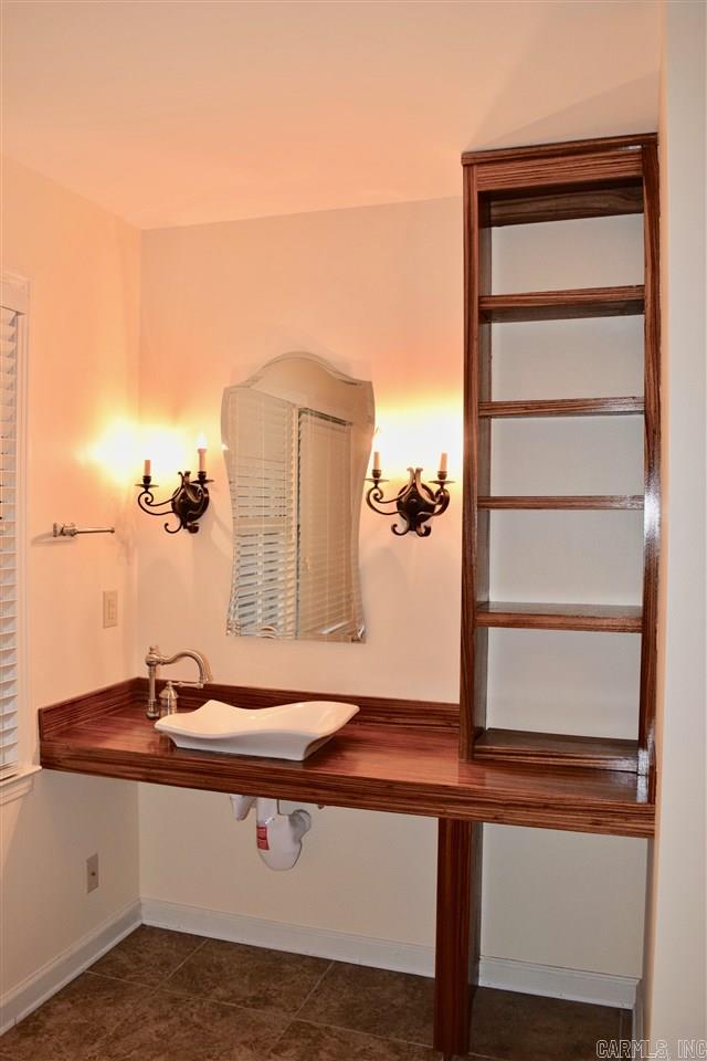 COUNTRY CLUB OF AR VILLAGE WAY A - Residential