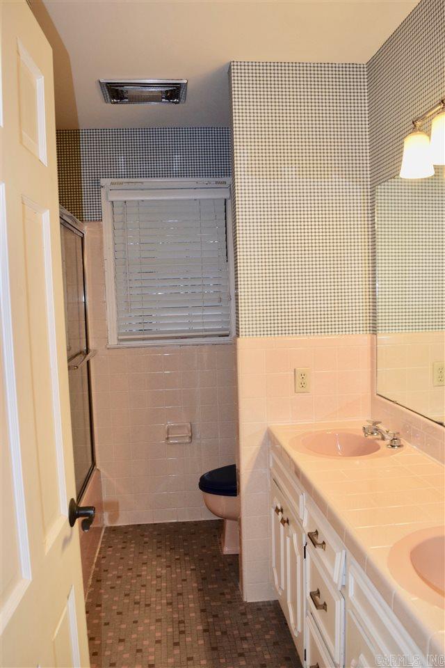 COUNTRY CLUB OF AR VILLAGE WAY A - Residential