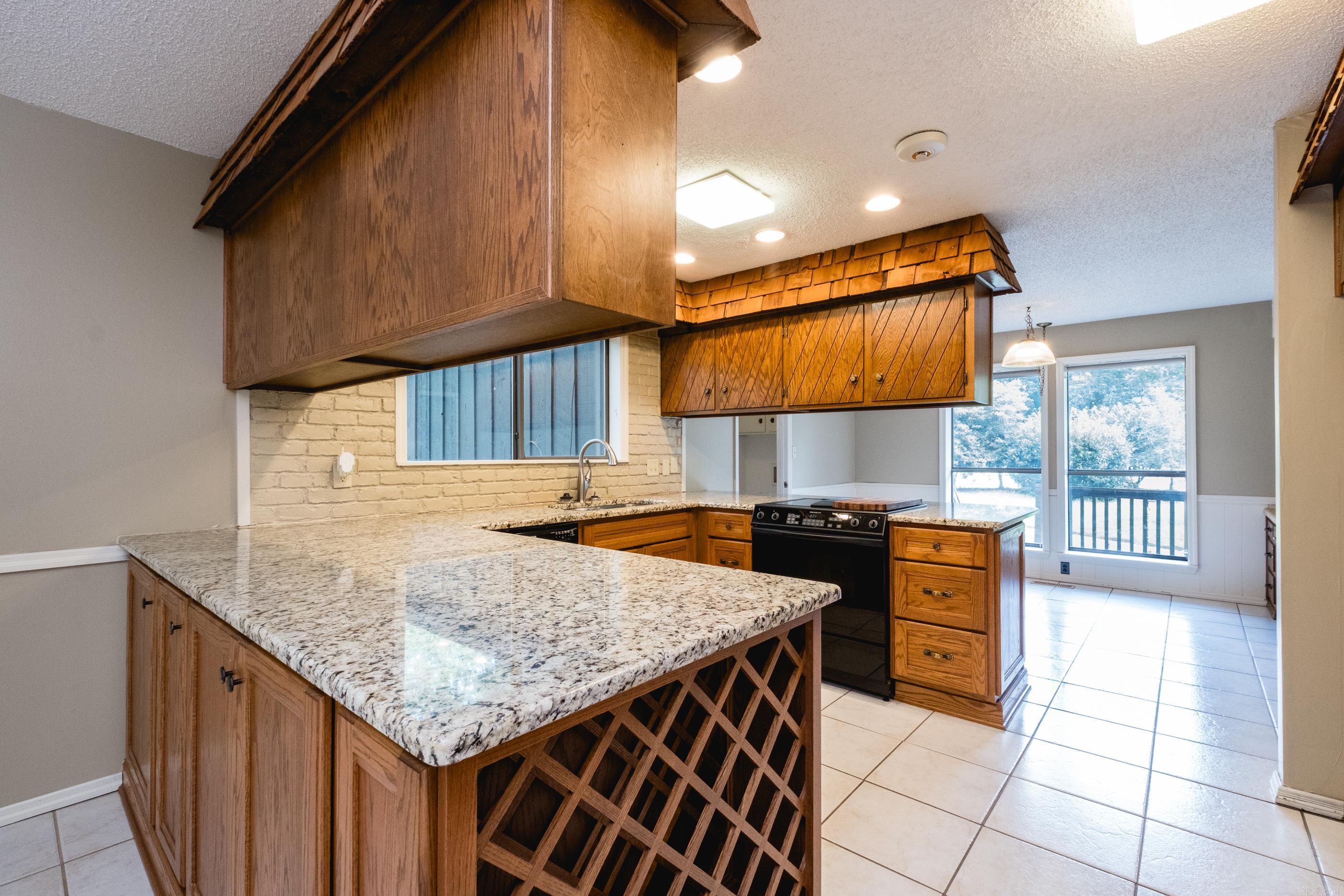 MAUMELLE CLUB MANOR TO CRYSTAL - Residential