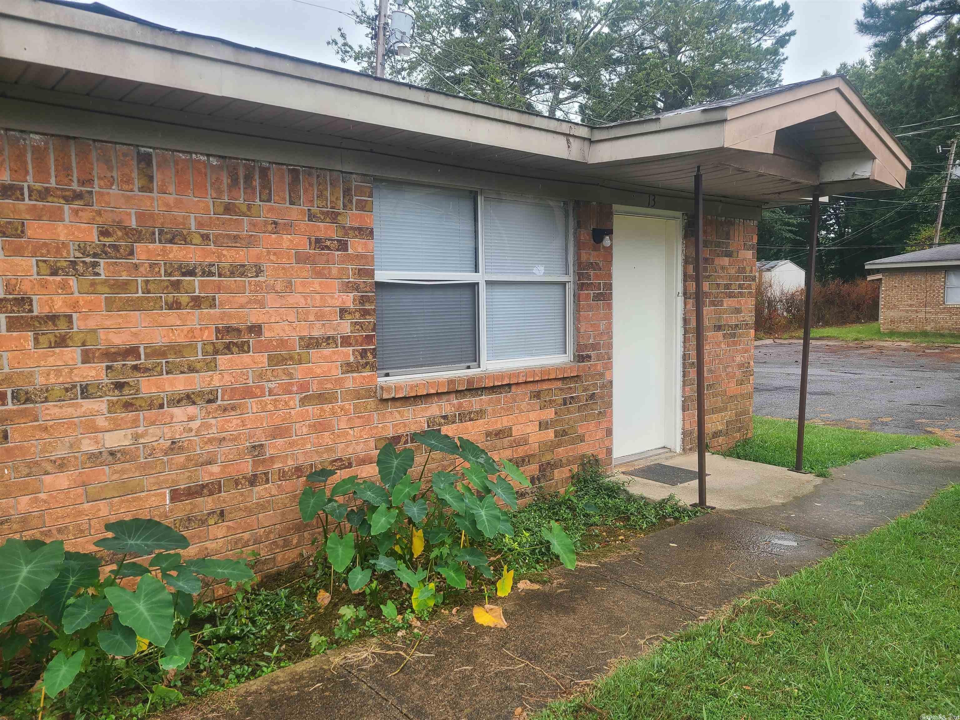 1 bedroom, 1 bath unit available now.   $350/month plus $35 utility fee covers water, trash, and yard maintenance.  $350 deposit.  No pets   Apply online at www.c21prjxrentals.com