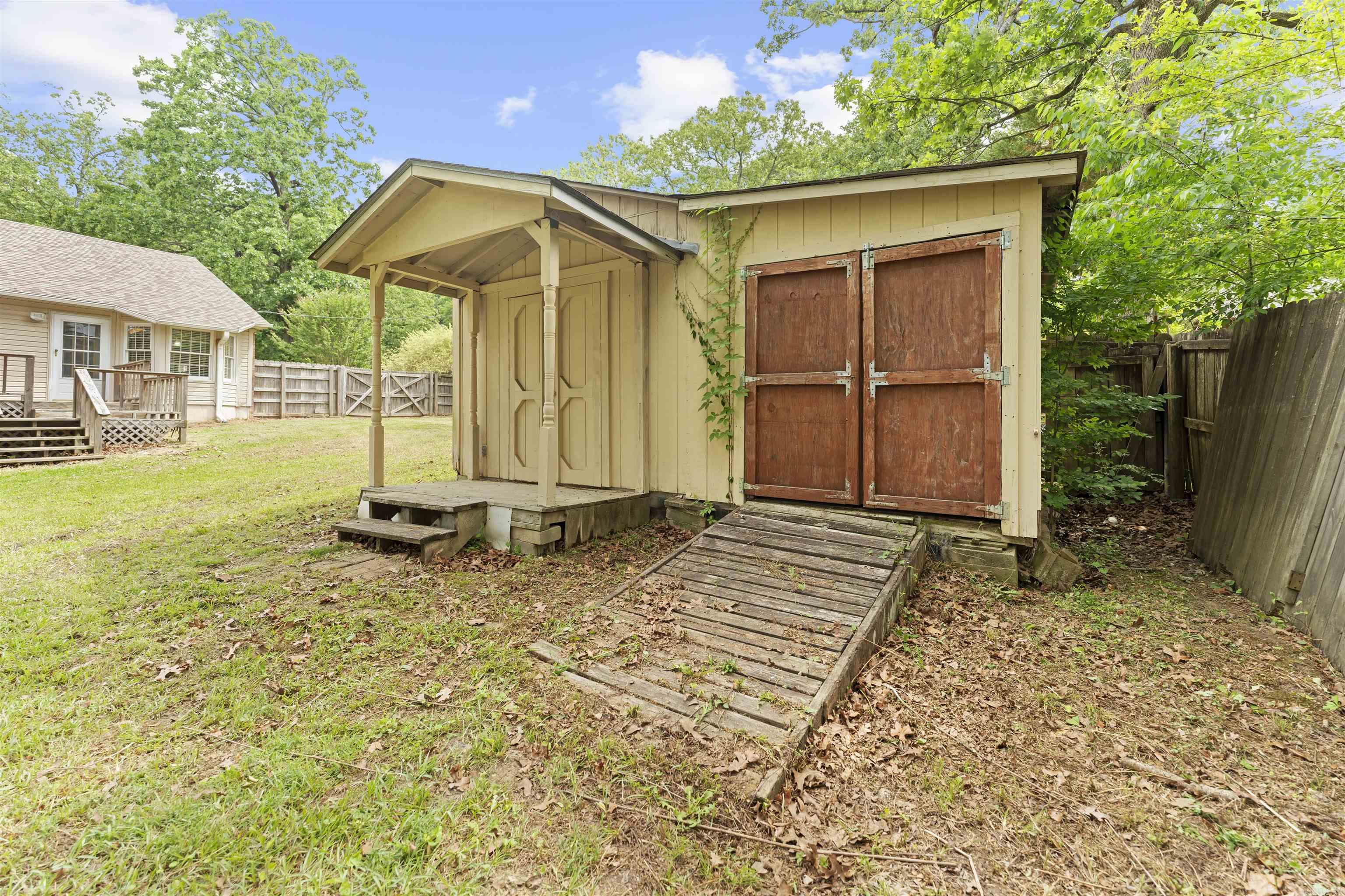 MEADOWBROOK - Residential