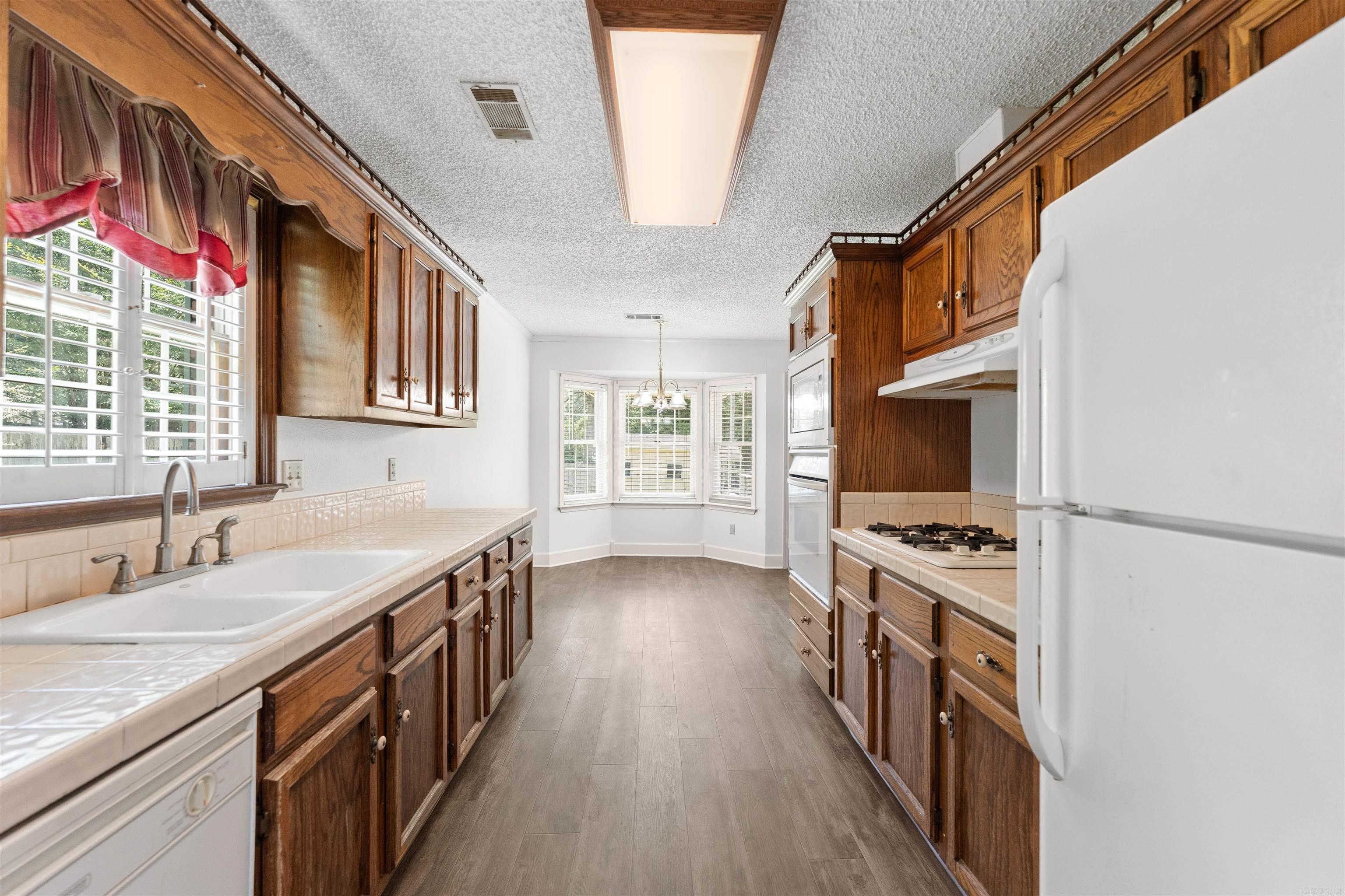 MEADOWBROOK - Residential
