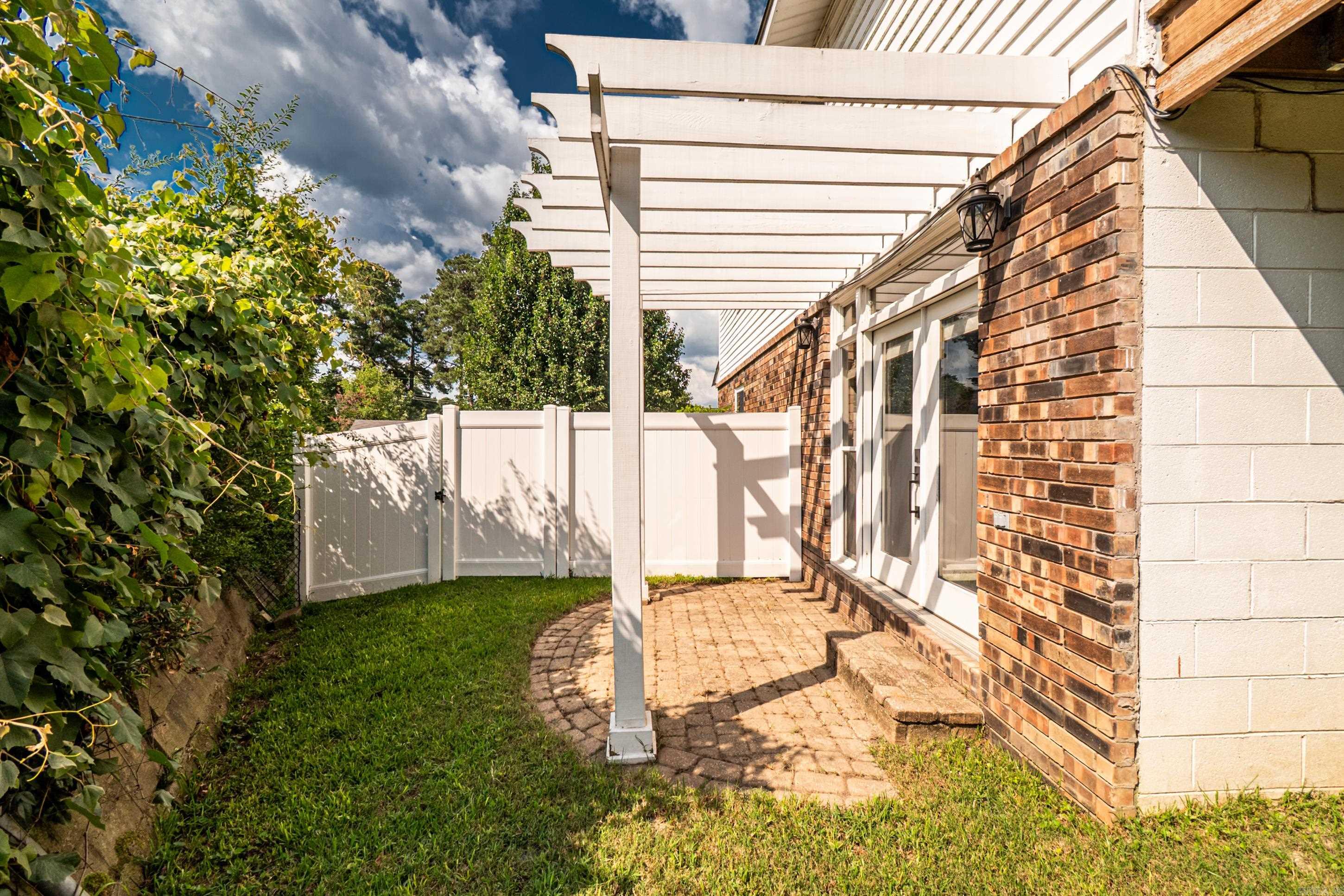 COUNTRY CLUB TERRACE - Residential
