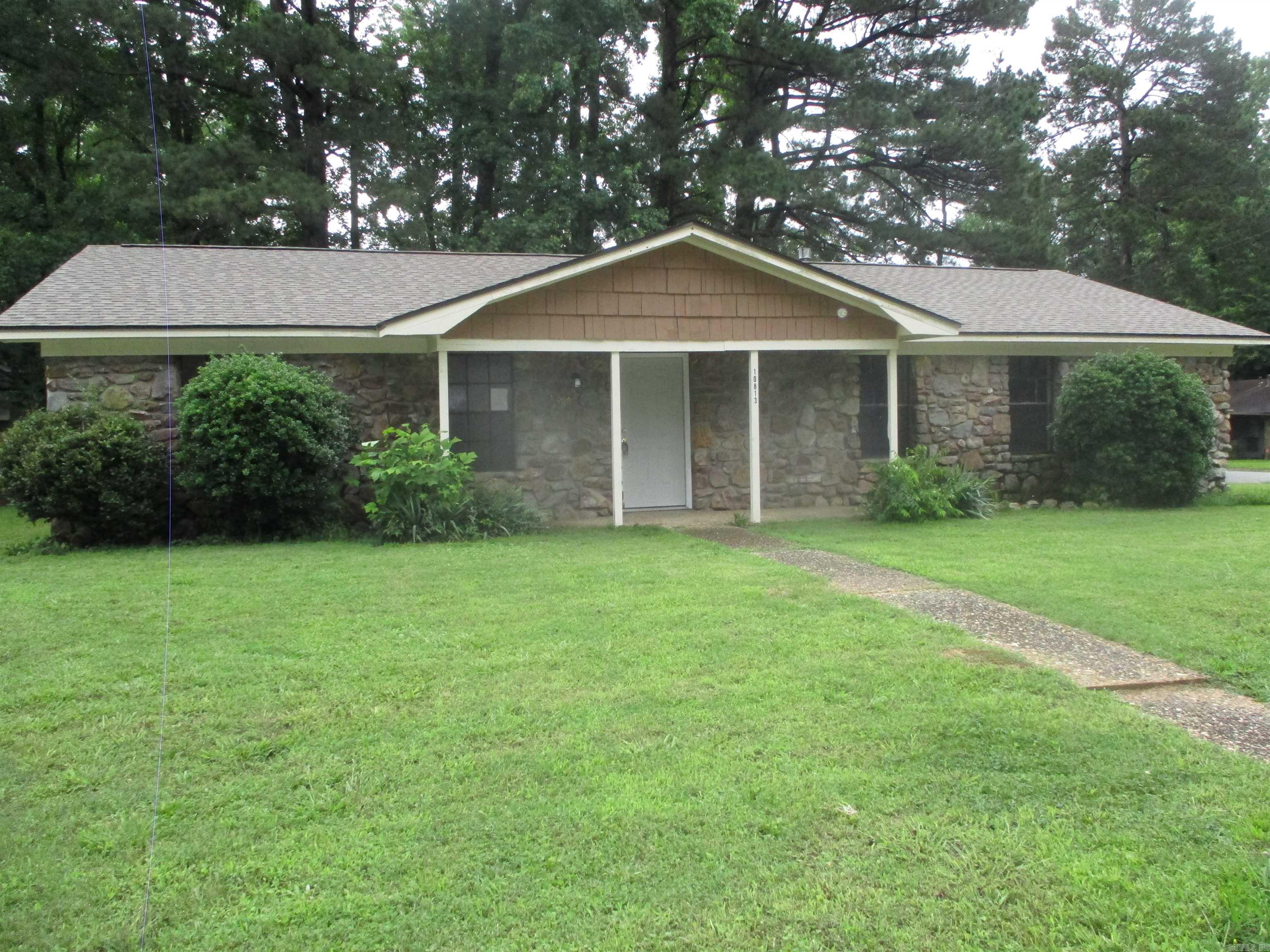 This cute 3 bedroom 2 bath home is located in the Yorkwood subdivision close to shopping, parks, dining and entertainment. This Home features 3 bedrooms, 2 full bathrooms, living room with a cozy fireplace and carport. Agents see agent remarks to see how to submit offers.