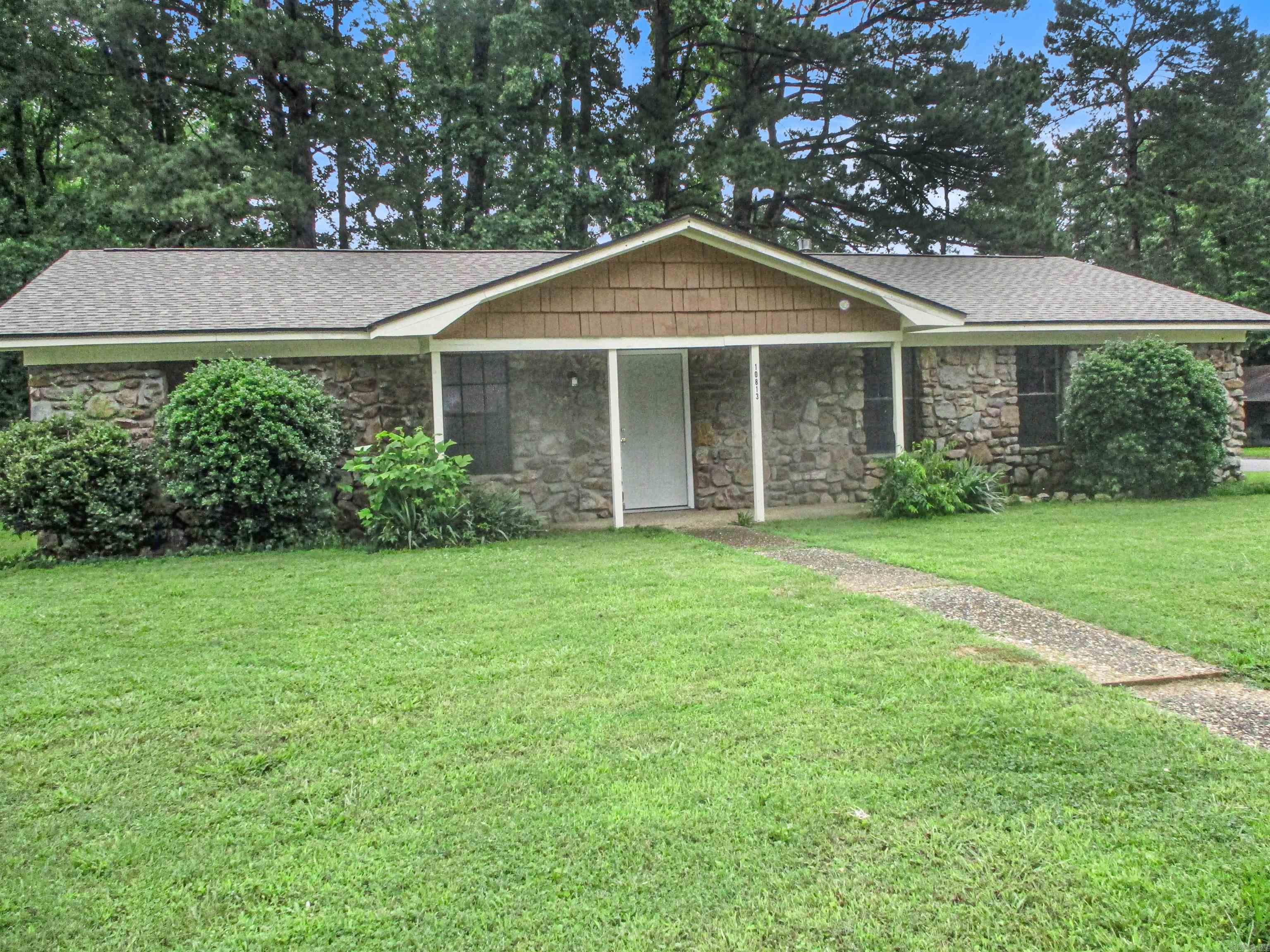This cute 3 bedroom 2 bath home is located in the Yorkwood subdivision close to shopping, parks, dining and entertainment. This Home features 3 bedrooms, 2 full bathrooms, living room with a cozy fireplace and carport. Agents see agent remarks to see how to submit offers.