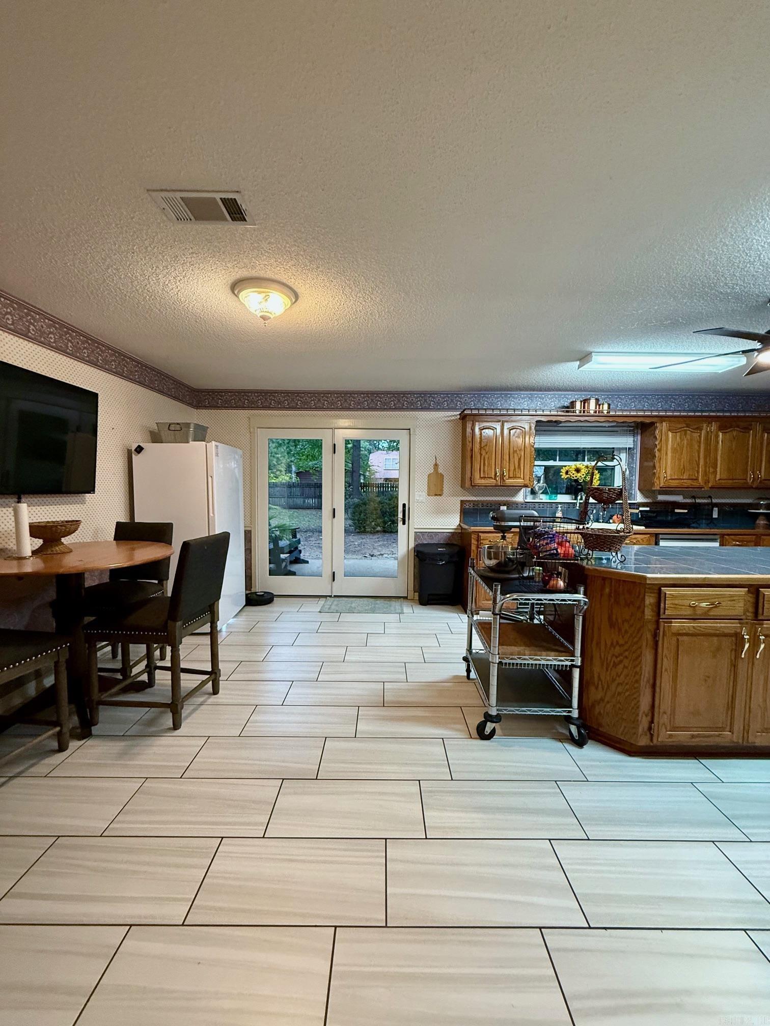 LAKEWOOD ESTATES - Residential