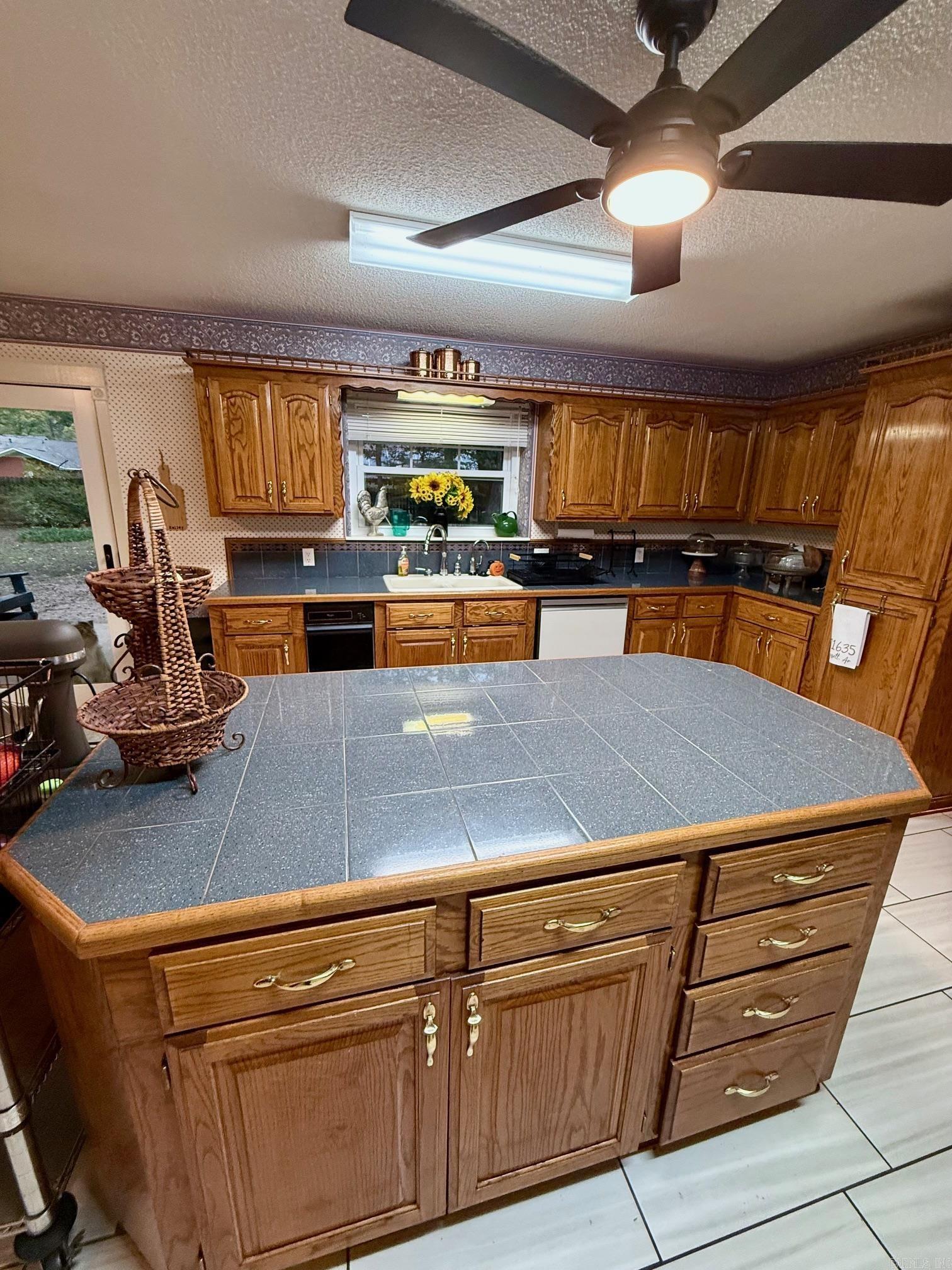 LAKEWOOD ESTATES - Residential