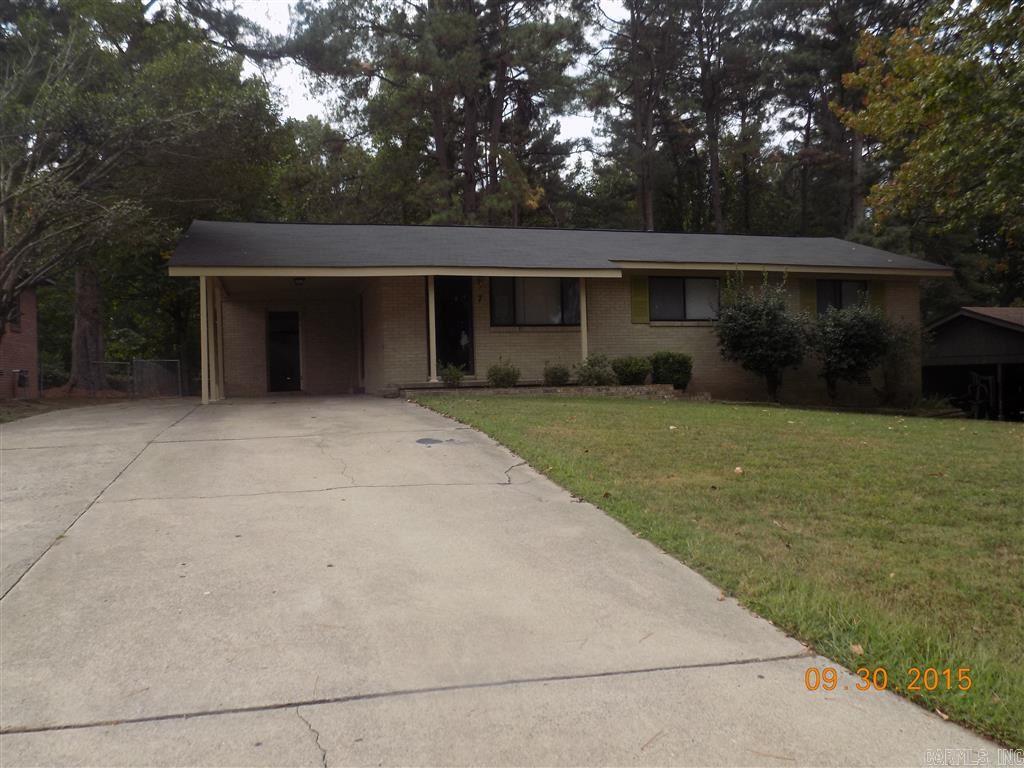This is a Freddie Mac HomeSteps property.  Property eligible under the Freddie Mac First Look Initiative through 11/6/15.  Pre-qual letter or proof of funds required with all offers.  Earnest money required & must be cashiers check payable to sellers title company upon accepted offer. See agent for details. **Clean & ready to go!! 3BR/1BA home with new roof, HVAC units & interior & exterior paint. Large covered deck & st.bldg. in fenced back yard!  Agents see confidential remarks for showing instructions.