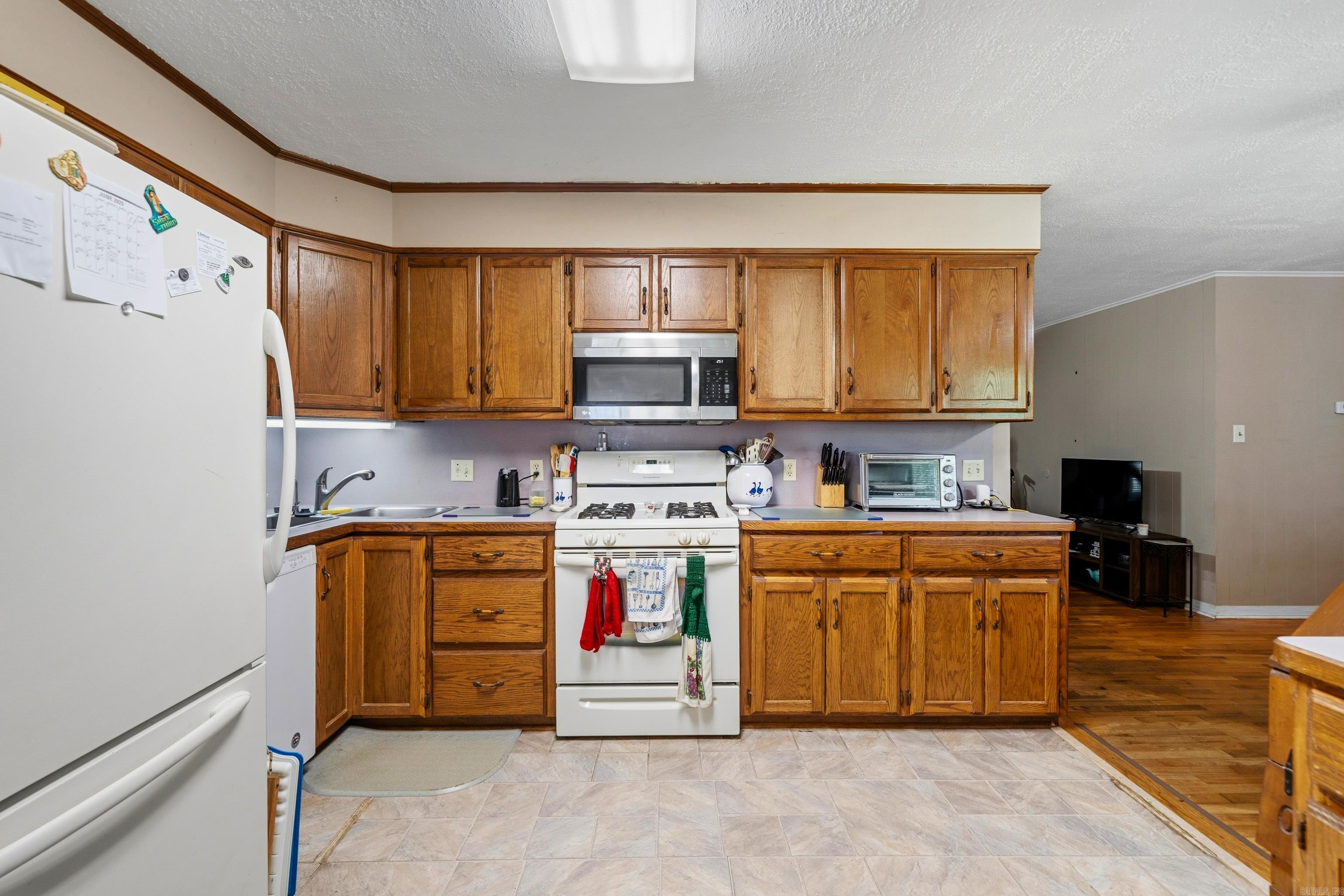 LAKESHORE HEIGHTS - Residential