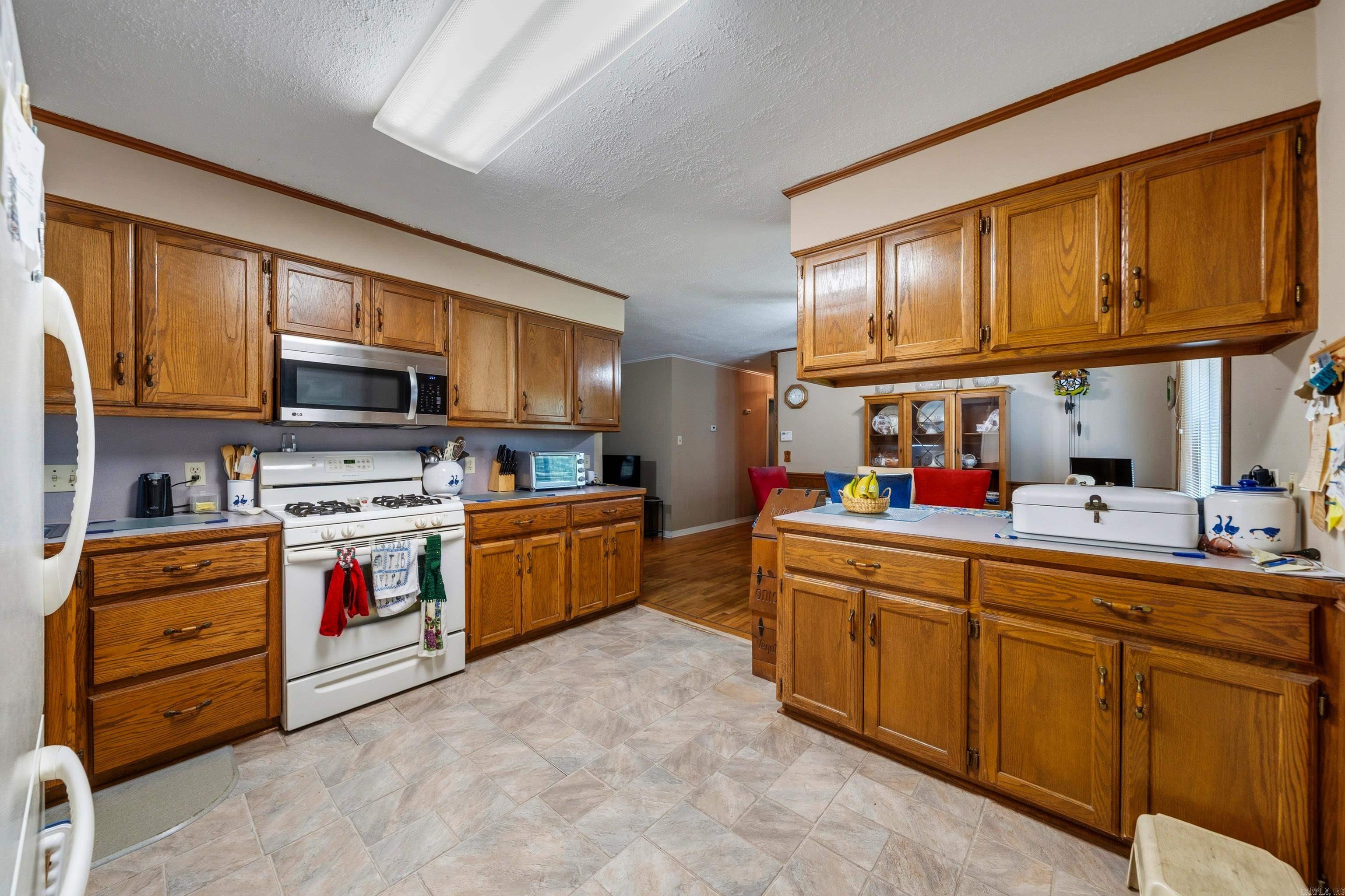 LAKESHORE HEIGHTS - Residential