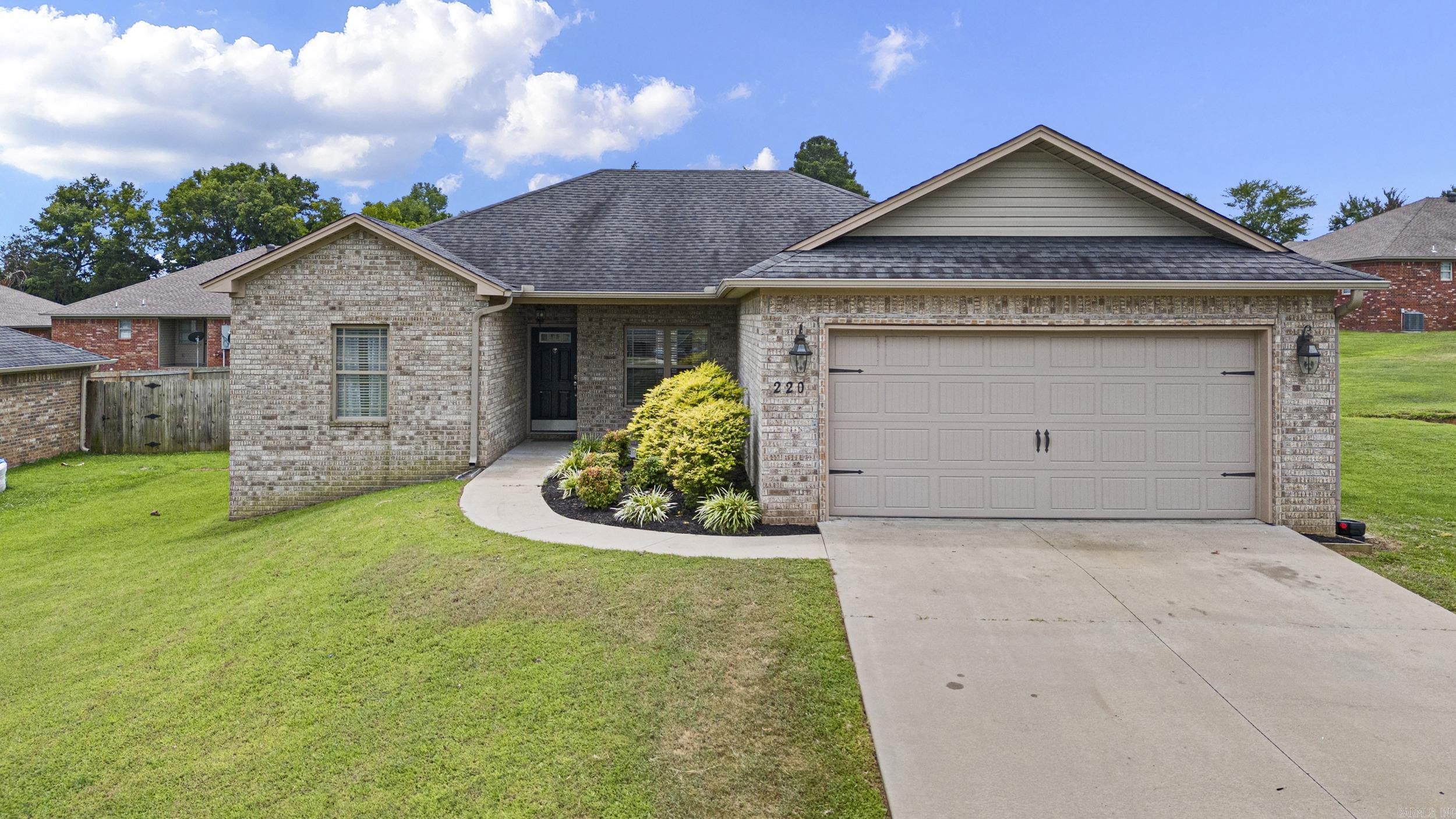Beautiful 3BR/2BA home located in one of Russellville’s desirable subdivisions! Features include cathedral ceilings, a split floor plan, spacious bedrooms, and a large primary suite with a walk-in closet. The kitchen offers a pantry for additional storage, and the oversized lot provides plenty of outdoor space with a fenced backyard. A wonderful combination of comfort, functionality, and location!