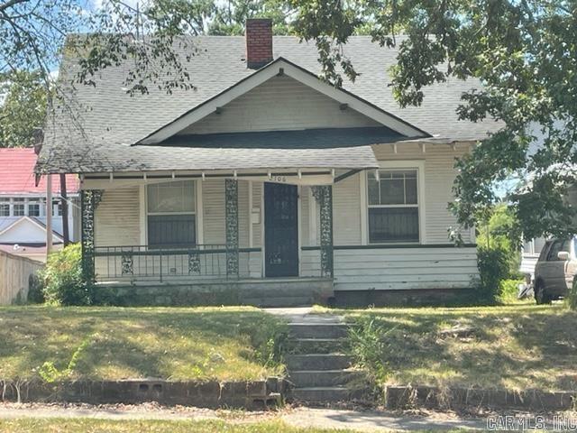1400 S.F. craftsman, Mechanicals are in good shape. Needs cosmetics