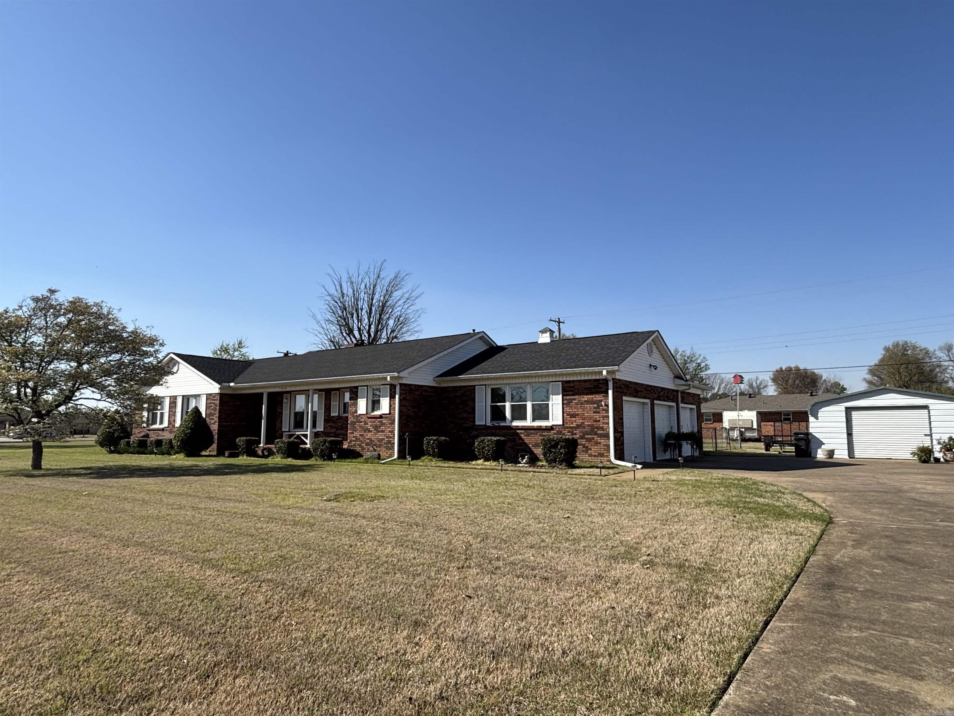 COLONIAL ACRES - Residential